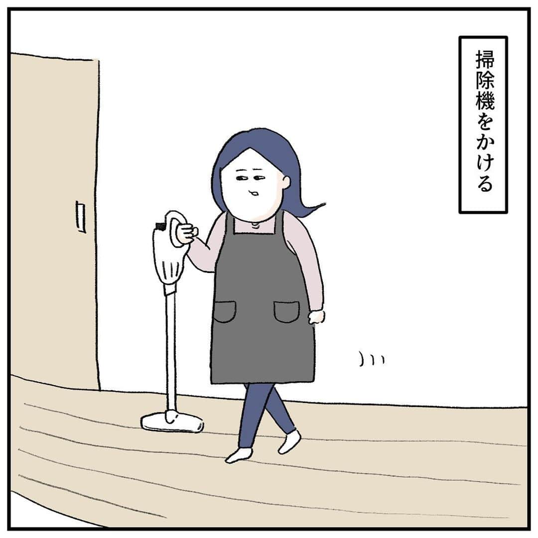 うえだしろこさんのインスタグラム写真 - (うえだしろこInstagram)「夏は抜け毛が激しいからこのまま掃除機で吸わせていただく。  #育児漫画 #育児日記 #育児絵日記 #コミックエッセイ #ライブドアインスタブロガー #猫のいる生活」6月17日 19時42分 - shiroko_u