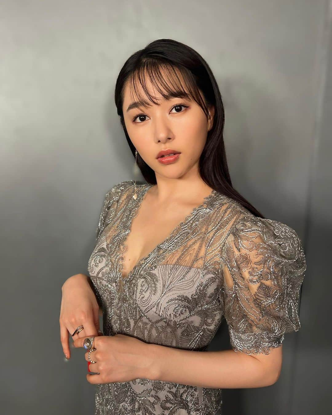 桜井日奈子さんのインスタグラム写真 - (桜井日奈子Instagram)「明日は大阪と岡山で「魔女の香水」舞台挨拶があります！  これでラスト。  私1人の登壇になりますが、まだお席が空いているので、もし明日時間がある方は会いに来てくれませんか？？🥺  大阪ステーションシネマ9:30からの上映後に登壇、  岡山はTOHOシネマズ岡南15:00からの上映後に登壇します！  今までキャストの方と登壇していたので私1人で楽しい話ができるかは不安ですが、楽しい時間にできるように頑張ります！  今日の東京での舞台挨拶に来てくださった皆さんありがとうございました😉  #魔女の香水」6月17日 19時49分 - sakurai.hinako_official