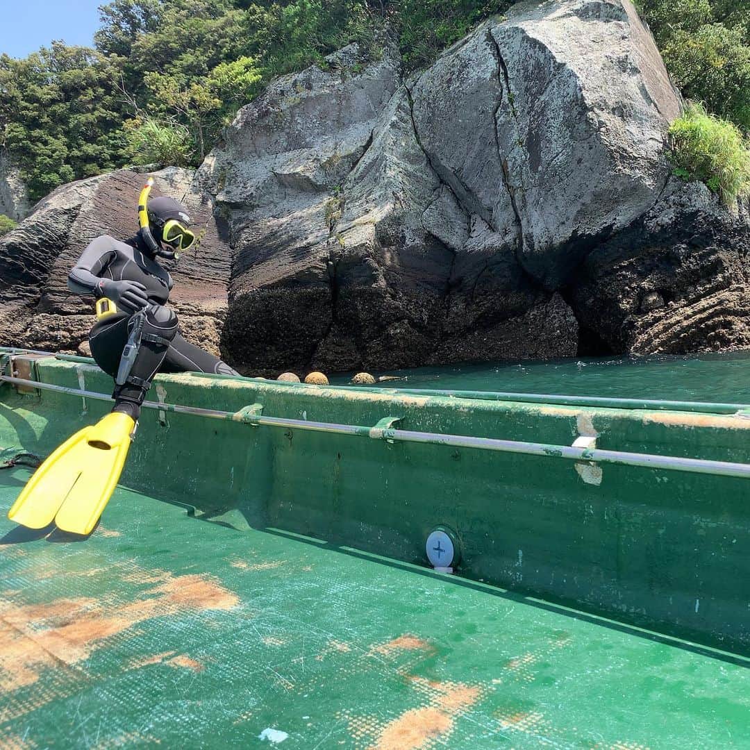 かほなんさんのインスタグラム写真 - (かほなんInstagram)「🏝️明日のイベント🏝️  明日はホームセンターバロー浜松浜北店にてイベントです〜！！ 静岡県でイベント初めて！！ 関東からも東海からもアクセスの良い、浜松だよーーん！！🏝️✨  愉快な店員さんたちと、お待ちしております！🙌🙌 入場無料です〜！！ トークショー中の写真撮影もOKのようです🙆‍♀️✨  詳しくはホームセンターバロー浜松浜北店のインスタにて👇✨  @hcvalor_hamakita_outdoor   そして！ 6/19(月)〜6/23(金)はNHKのラジオ「安心ラジオ」に出演しておりますー！(NHKラジオ第一) 12:55〜13:00です！ 今後も1ヶ月に1週間、かほなんが出演するウィークがあります〜！是非聞いてね😆✨  あとは…… 白鶴酒造公式チャンネルにて、鹿児島県での動画がUPされました〜！ 九州が続きます！ 今回はウェットスーツ着て潜る、潜る、潜る！！ お手伝い頑張りました！😆 漁師さんの海への熱い思いを知ってほしいーー！  では！！ まずは明日のリアルイベント！！ お待ちしております〜！！🙌  #ホームセンターバロー浜松浜北店  #NHK #安心ラジオ #白鶴 #さばいどる #かほなん」6月17日 19時55分 - survidol_kaho