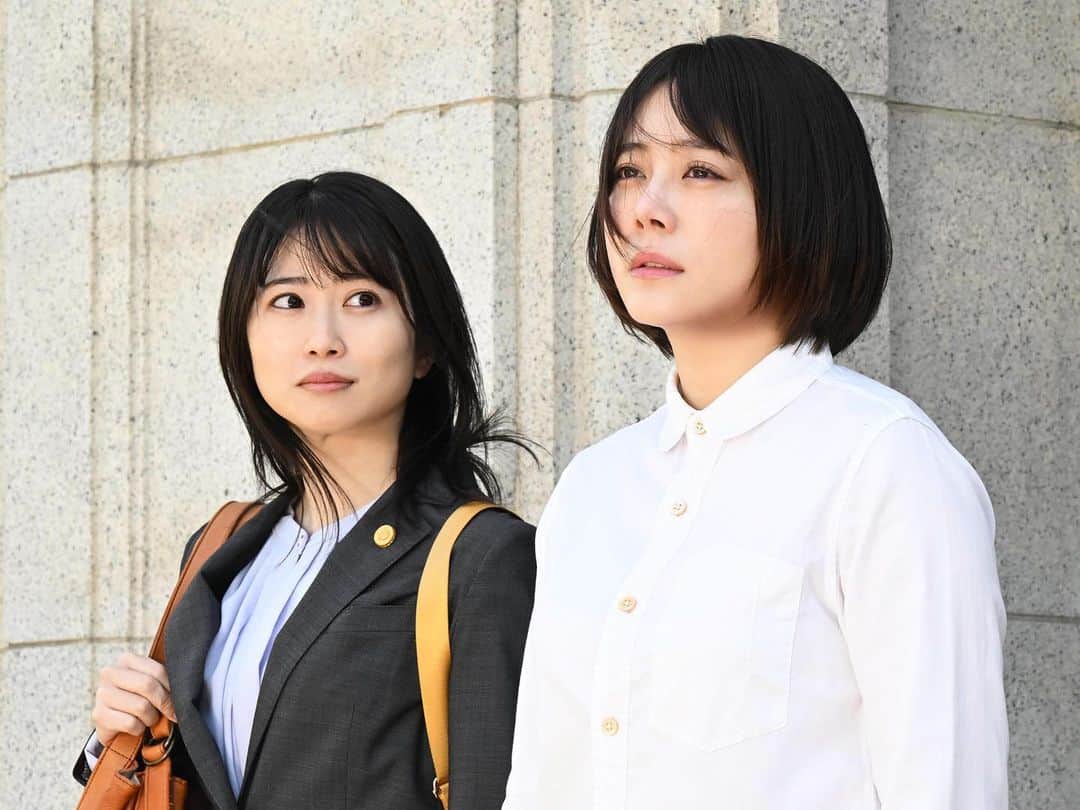 勝利の法廷式さんのインスタグラム写真 - (勝利の法廷式Instagram)「最終回・CASE10「約束」📢#TVer で配信中📢 ▶️https://tver.jp/series/sro2kqpa9a ぜひ、何度でもお楽しみください！🥹   ┈┈┈┈┈┈┈┈┈┈┈┈ 「自分1人で世の中を大きく変えることなんてできない。   だけど弁護士として、今目の前にいる人が 『明日も生きよう』 って思えるようにすることはできるかもしれない」 ┈┈┈┈┈┈┈┈┈┈┈┈   #勝利の法廷式 #志田未来 #風間俊介 #髙橋優斗 #HiHiJets #ジャニーズJr. #遊井亮子 #泉澤祐希 #市川知宏 #入来茉里 #カトウシンスケ #矢島健一 #北乃きい #升毅」6月17日 19時56分 - houtei_drama