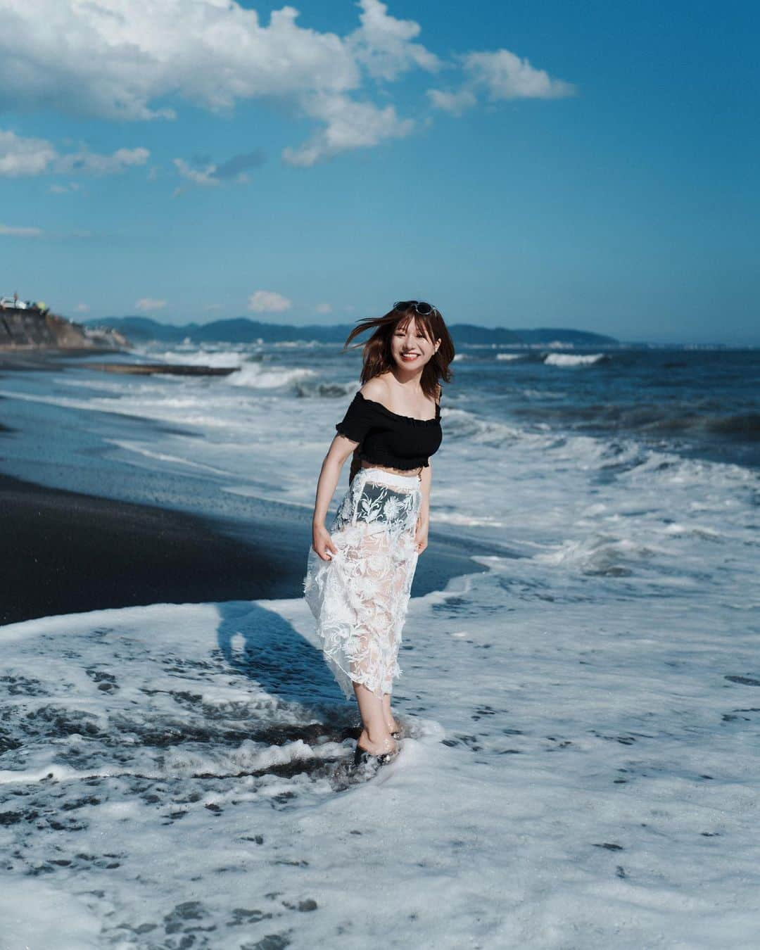 haru wagnusさんのインスタグラム写真 - (haru wagnusInstagram)「BEACH VACAY WITH SHEIN ALL SUMMER   SHEINのサマーバケーションに向けての水着&洋服コーデの撮影をさせていただきました！ この水着とメッシュスカートのコーデかなり可愛かったです☺︎  model @rina_fujisaki   割引クーポンコード: JBV178 (お買い上げ金額5,999円まではセール価格より15%OFF、6,000円以上は20%OFF) 利用期限：6月末日 ————————————— 使用商品ID ・フリルトリムオフショルビキニ水着 14322076 ・フローラルメッシュスカート 14350634 ・ラインストーンデコ厚底サンダル 14401731 ・スカラップトラムストローバッグ 12260070  —————————————  @shein_japan @sheinofficial   #SHEINbeachvacay #SHEINswimvibes #SHEINforAll #ad#SHEINpartner #SHEIN #sheingal #シーイン #besheinモデル  ㅤㅤㅤㅤㅤㅤㅤ」6月17日 19時57分 - wagnus