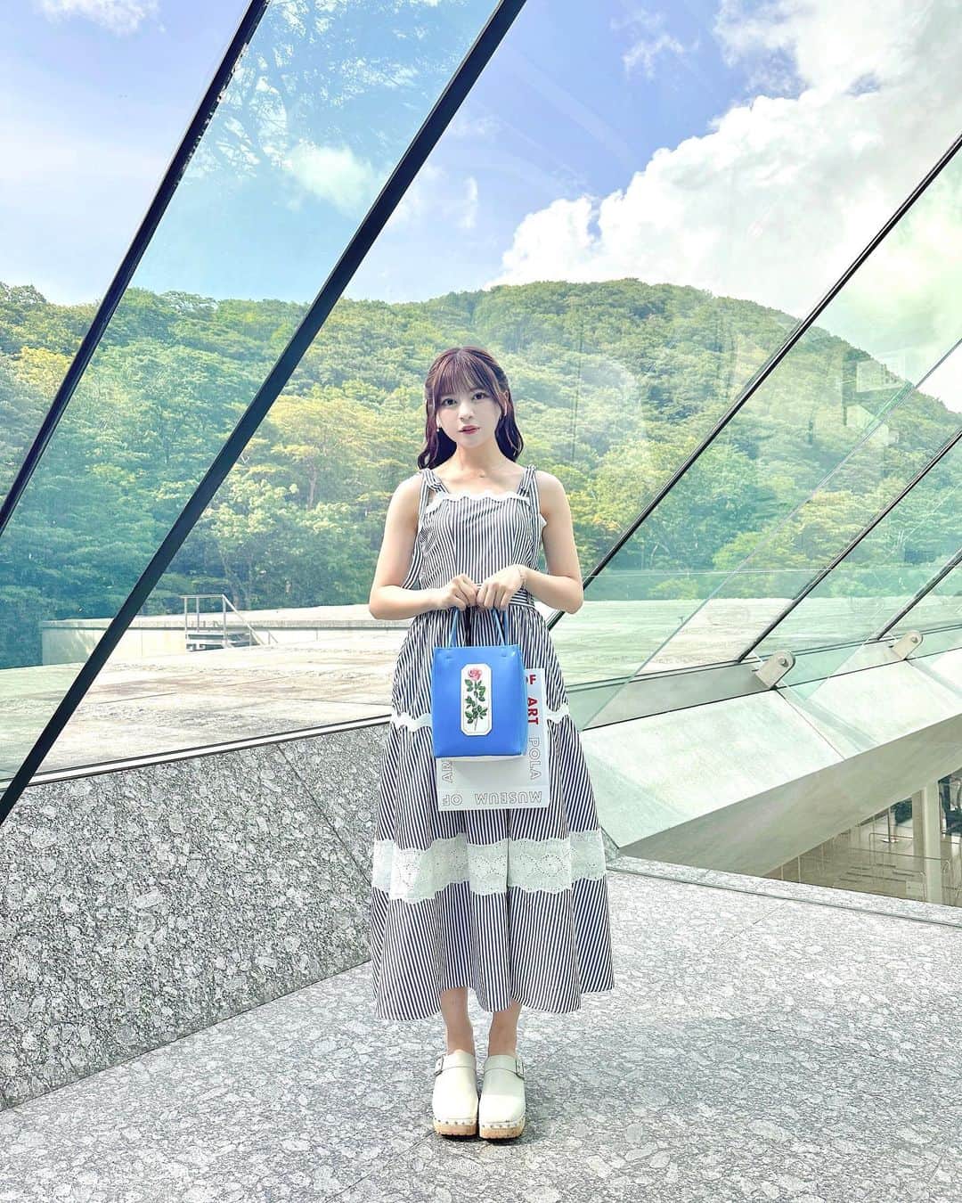 廣川奈々聖のインスタグラム：「夏ワンピおろした~ 🐱💭🤍 ⁡ ⁡ 形も綺麗だし、後ろ姿までかわいすぎるの、、、 この夏のスタメンかも՞߹ - ߹՞ ♡ ⁡ バッグは買ってずっとあたためてた、、🌹 ⁡ ⁡ ⁡ ⁡ #ななせのふく #旅行コーデ #夏ワンピ #箱根旅行 #美術館コーデ #トッコクローゼット #トッコ #tocco #toccocloset  #beams #rurumarys #beamscouture」