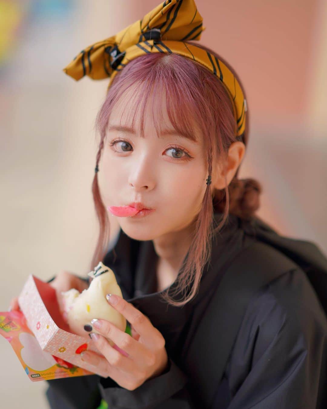 のインスタグラム：「USJ🌏1日目  久しぶりに大好きな所！ 天気がうまい具合に持ってくれたので 満喫できました😊  ホグワーツレガシーでハッフルパフ生なので カチューシャはハッフルパフ💛  #ユニバ」