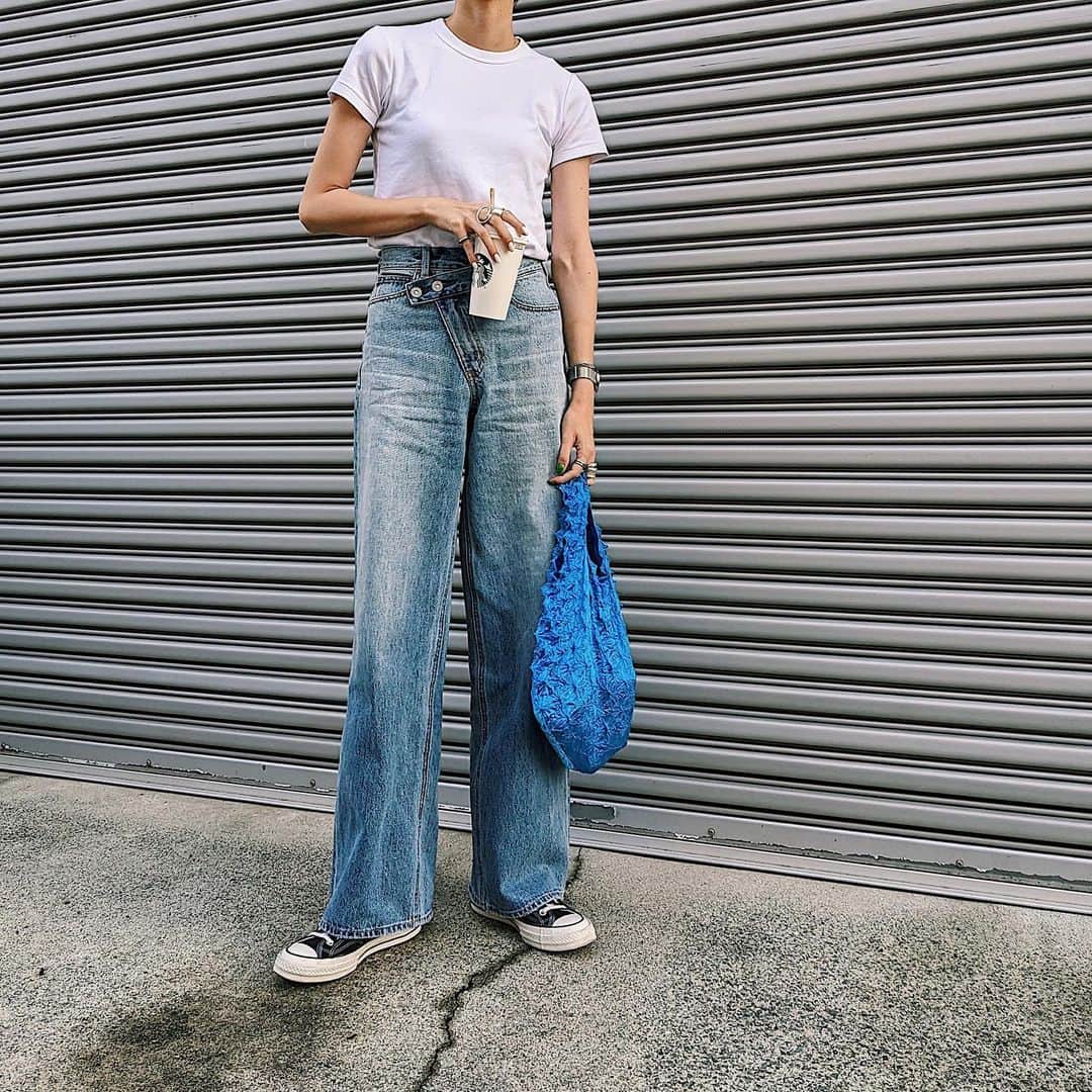 maai0528のインスタグラム：「〻👶🏻🕊️🍔🧃 Ｏotd‥🩵 やっぱり可愛いこのデニム。 ． ． ． #fashionstyle  #MOUSSY #uniqlo  #BUNZABURO」