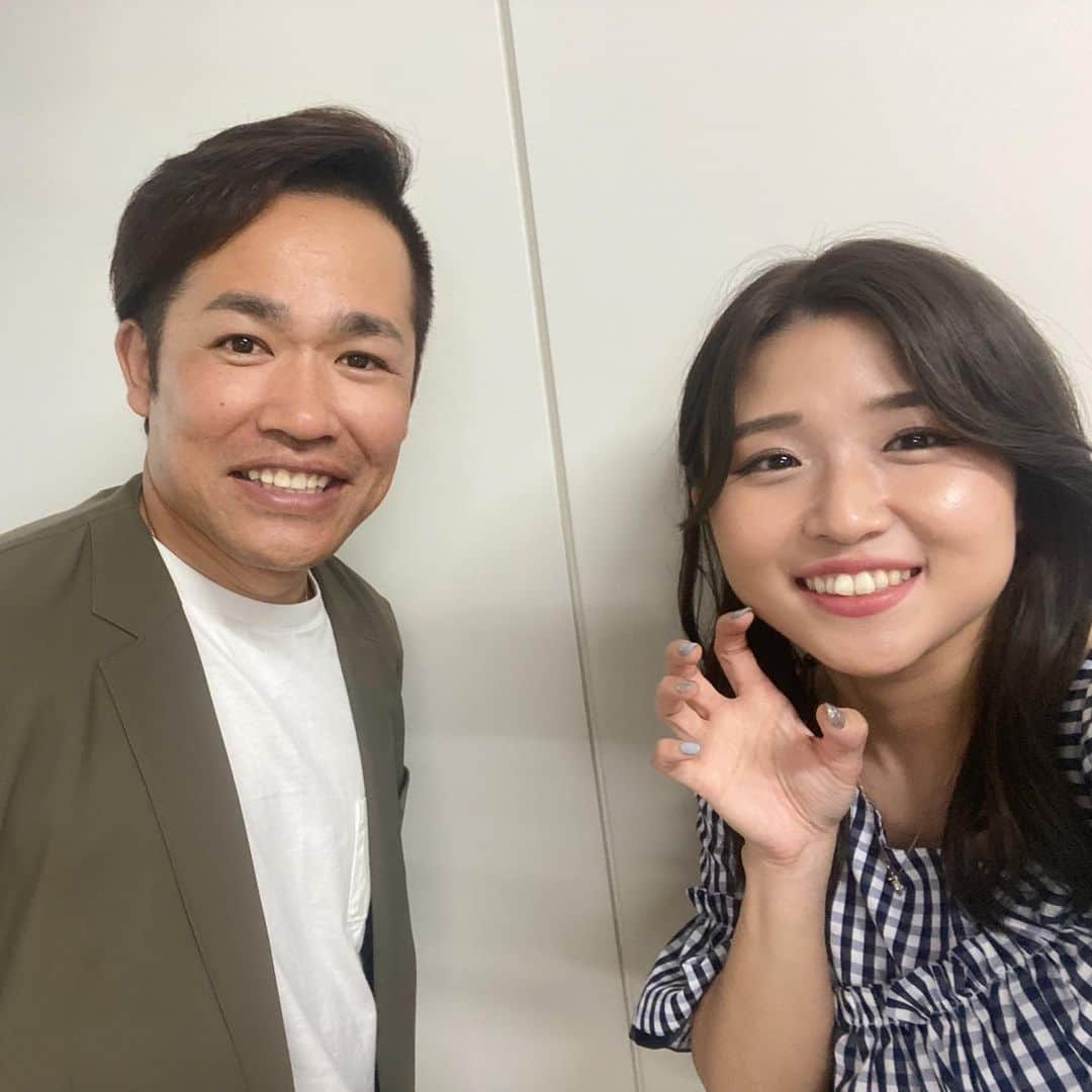 河野万里奈のインスタグラム：「GAORAさん #ビジボ ご覧くださったみなさんありがとうございました🐥🐯 過酷なシーンで登板経験豊富な森福允彦さんの解説をうかがいながらのこの試合 歌までお届けでき感謝です  野球の酸いも甘いも大好きだから あの場面あの球をカットして対応なさった中村晃選手はスナイパー そしてリリーフ投手を愛する以上打たれる日も覚悟の上、何もかも応援  明日も13:45〜！！ 鳥越裕介 @torisuke88 さん 何卒よろしくお願いいたします！！  ご一緒させいただけるなんて、とても緊張します…！ しかしこんな貴重な機会はめったにない(感激です)ので、 リスペクトを込めて勇気を持ってたくさんご質問させていただけたらと思っています！」