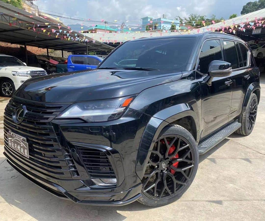 Spirits Artisanのインスタグラム：「Great work! LEXUS LX600 tuned by BONDCHINA installed Artisan spirits body kit with Black color! Special Thanx for @lager_corporation @bond_group_official ! USA : @evasivemotorsports @butlertire Canada : @advanced_auto_salon @otto.auto.service China : #bondchina Hong kong : @nigeljdmparts Taiwan : #車庫小舗 Russia : @suv.project Kazakhstan : @spoiler.kz Indonesia : @premierautowerkz Philippine : @jworksunlimited @artisanspiritsph Singapore : @mwsautoworks Thailand : @prodriveshop India : @racetechindia Malaysia : @donloh2007 Bahrain : @kanooperformance Kuwait : @hamad_skyline UK : @streettracklife Australia : @import_monster @traum06996 @car_life_staff @sunyard @bondosaka #bondourawa @bondtokyo @bond_omiya @bondoiimura @ysr0443 @cs.forme_1 @office_k_tokyo @artisan.ceravi @artisan.nobu @artisanspiritsusa @artisanspiritsph @artisan_spirits_canada @artisantaiwan  #artisanspirits #artisan #asms #lexus #lexususa #lexuslx #LX600 #lexustuned」