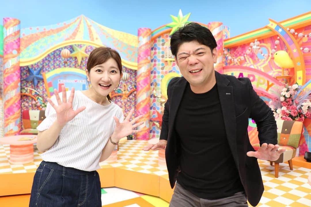 稲葉千秋のインスタグラム：「ハッピィ🐥  生中継から戻ったら、 スタジオにまだ福士さんが😆🎵  一緒に撮らせていただきました✌️  福士さん、味のある津軽弁が素敵✨ 気さくで面白い方です😂  #ねぶた師 #福士裕朗さん  #大型ねぶたデビューおめでとうございます #ハッピィ #稲葉千秋」