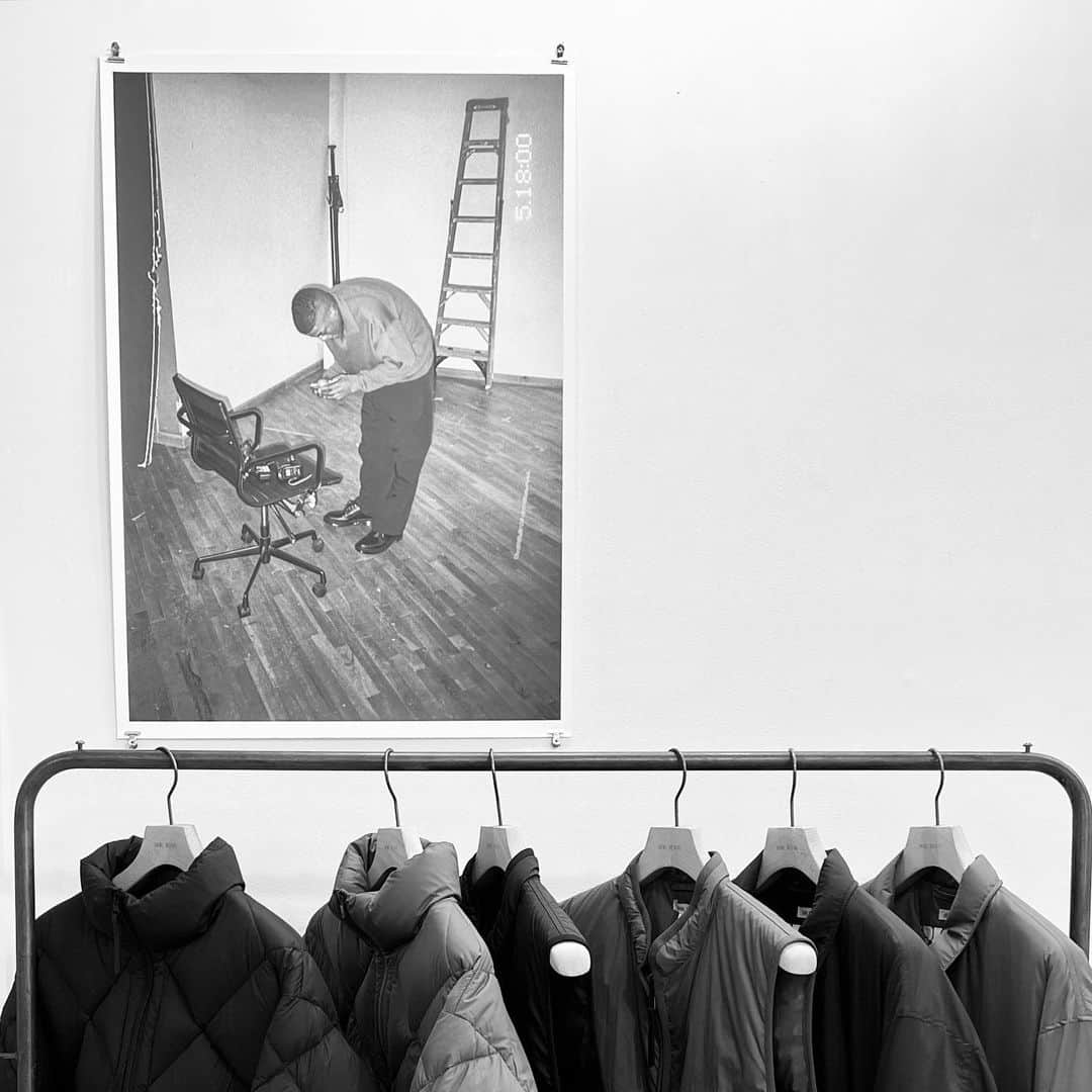 kouhei_ohkitaさんのインスタグラム写真 - (kouhei_ohkitaInstagram)「VAINL ARCHIVEの展示会初日が無事終わりました。来ていただきました皆様、ありがとうございます！ 写真は小浪くん。 もう10年は撮ってもらってます。 明日も11時から18時になります！関係者の皆様お待ちしております。」6月17日 20時21分 - kouhei_ohkita