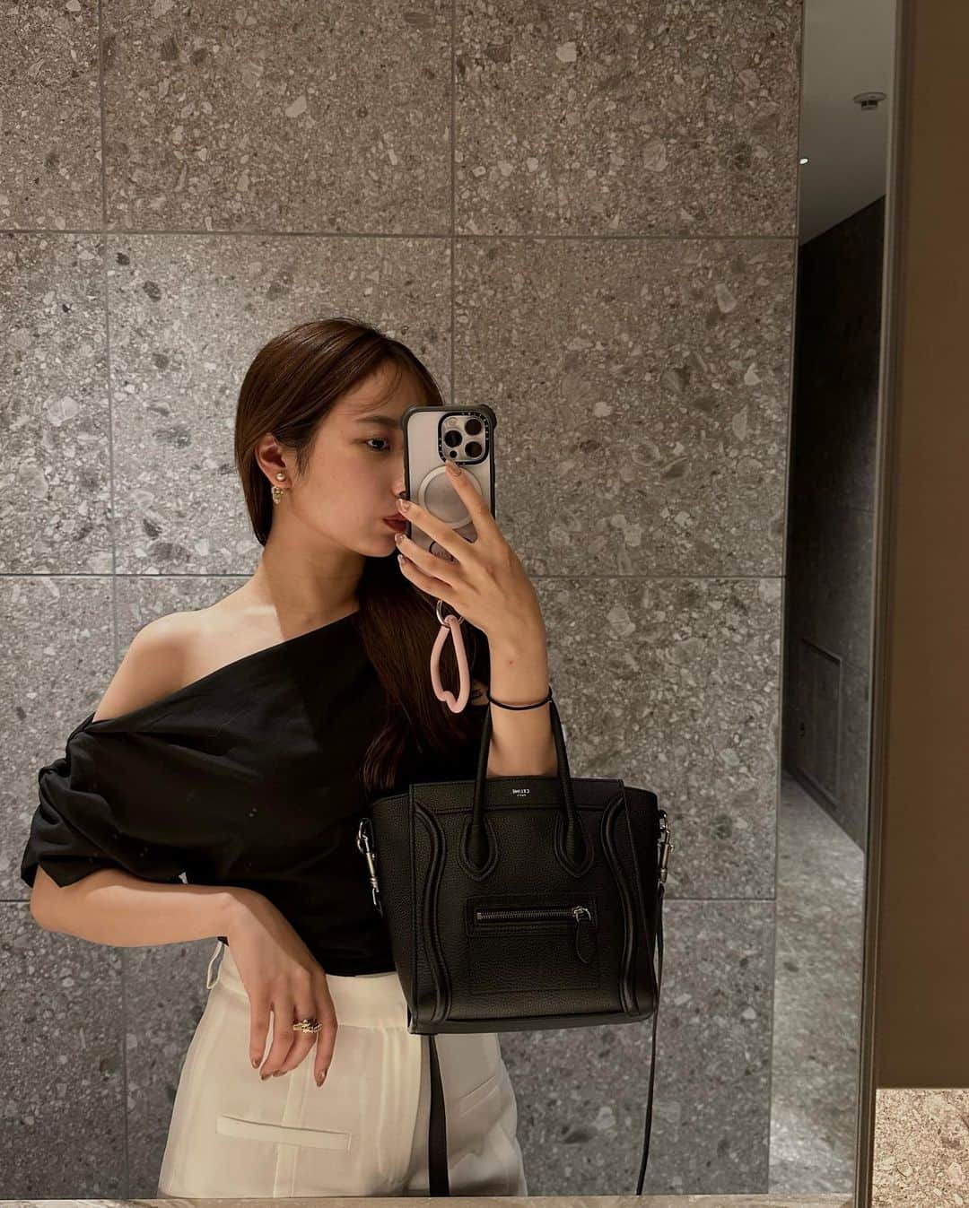 塚本いづみのインスタグラム：「🖤🤍」