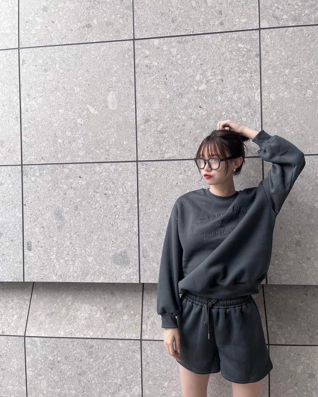 中野妃菜のインスタグラム：「デザインが可愛すぎるドライヤー♡ @kinujo.jp ♡  #絹女 #kinujo #ドライヤー #ヘアーアイロン #美容」