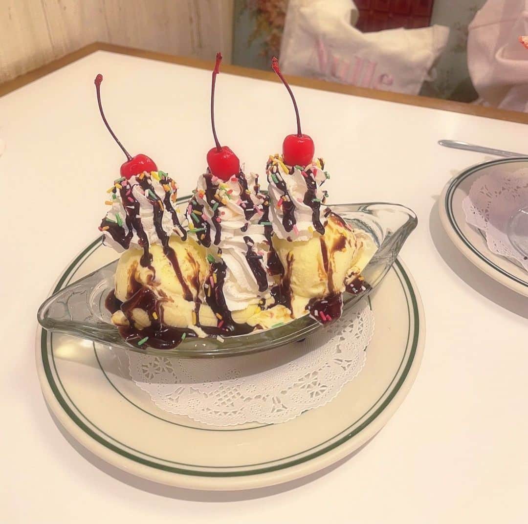 北島萌加のインスタグラム：「🍫🍌🍒  #バナナスプリット」