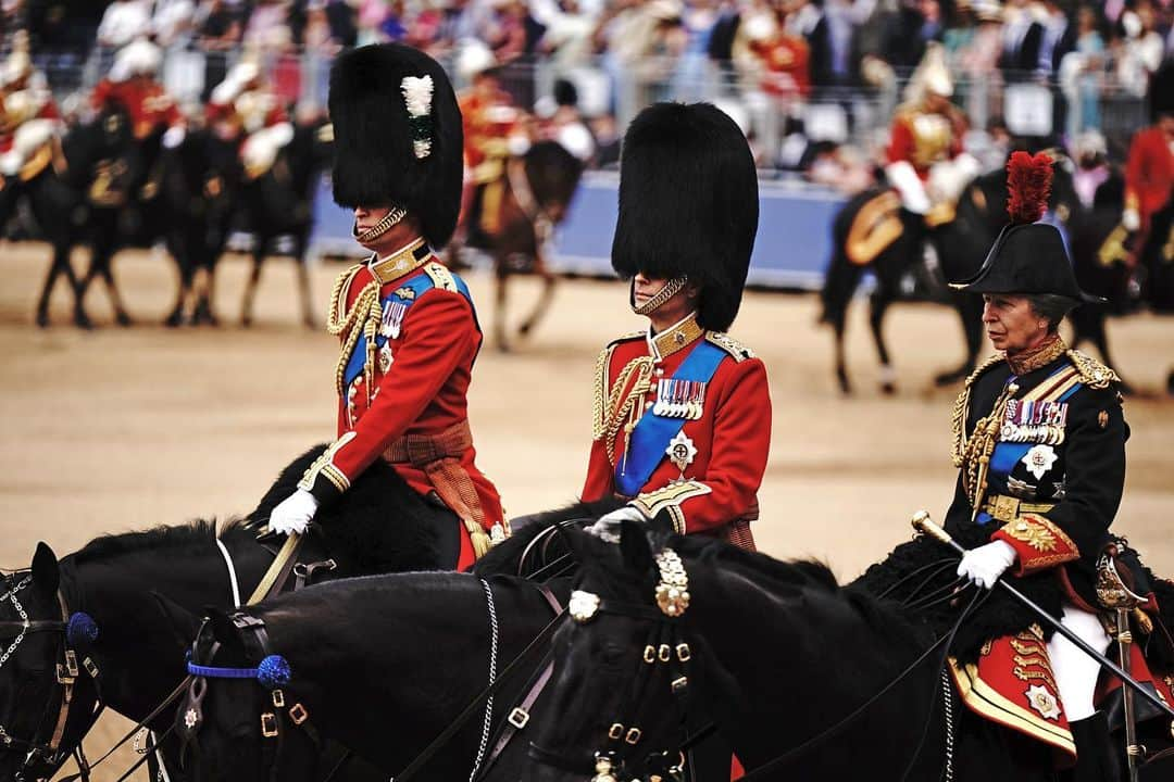 ロイヤル・ファミリーさんのインスタグラム写真 - (ロイヤル・ファミリーInstagram)「💂‍♂️The King has taken the Salute at Trooping the Colour for the first time as Sovereign.   His Majesty was saluted as Colonel in Chief of the seven regiments of the Household Division in this spectacular ceremony which has marked the Monarch’s official birthday since 1748.    The King attended his first Trooping the Colour in 1951, aged two, and first rode in the parade on horseback as Colonel of the Welsh Guards in 1975.   The Prince of Wales, The Princess Royal and The Duke of Edinburgh also rode in the parade, with The Duke of Edinburgh attending as Colonel of the London Guards for the first time. He has been Royal Colonel of the London Regiment (which became the London Guards last year) since 2011.    The Queen, The Princess of Wales, The Duchess of Edinburgh and other members of the Royal Family viewed the parade, joined by huge crowds in central London.    #TroopingtheColour #KingsBirthdayParade」6月17日 20時44分 - theroyalfamily