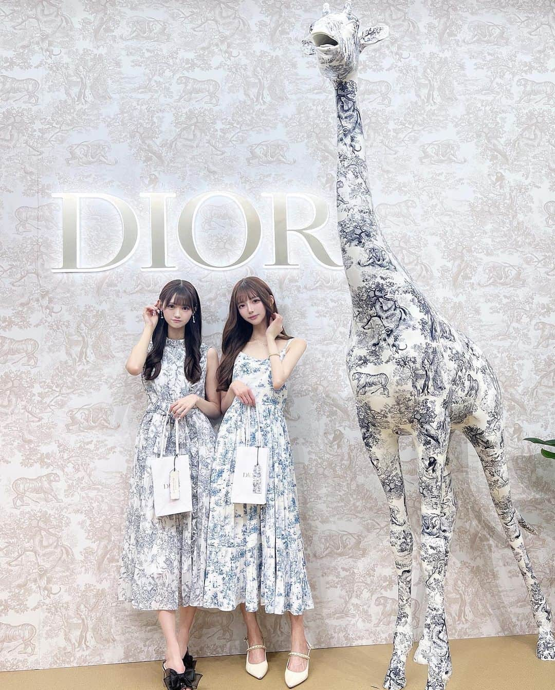 あやちゃんさんのインスタグラム写真 - (あやちゃんInstagram)「DIOR POPUP🤍🫧🍨 めっちゃかわいいー🥺  服も合わせてコーデしてみたよ🏳️‍⚧️  diorivieraカフェ可愛かったー‪‪❤︎ ジェラート迷ったけどピスタチオにした✧‬  #lejardindioriviera  #ルジャルダンディオリビエラ  #diorpopupstore #bankgallery  #diorカフェ #diorcafe #ディオールカフェ #ディオールバッグ #ディオール展 #diorbag #表参道カフェ #原宿カフェ  #東京カフェ #ディオールポップアップ」6月17日 20時54分 - aya.you.love.r