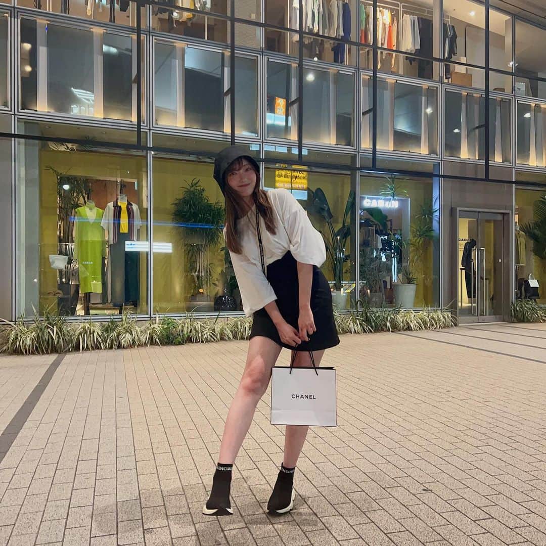 相澤瑠香のインスタグラム：「友達がお誕生日お祝いしてくれた日🎶 お酒も飲んだので顔が赤いい、😵‍💫」