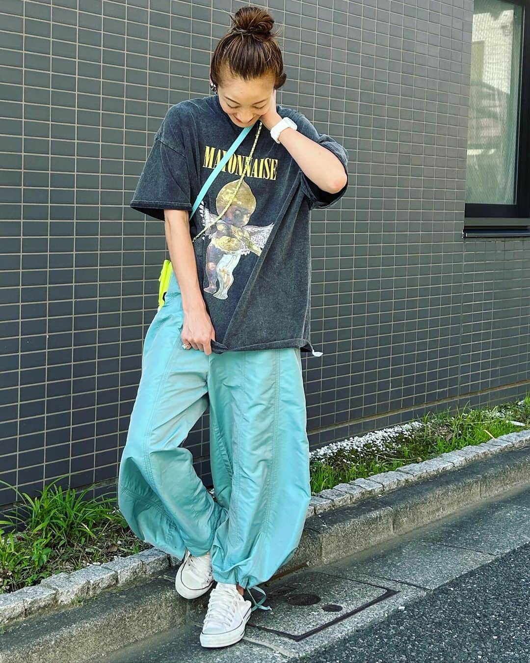 西山茉希さんのインスタグラム写真 - (西山茉希Instagram)「フォトバイチビーズ📷  #ぶらりお買い物 #ぶらり銭湯  そんな母さんを、日替わりカメラマンしてくれた🍒  ありがと🩵🩶💙🖤」6月18日 6時25分 - maki.nshiyama50