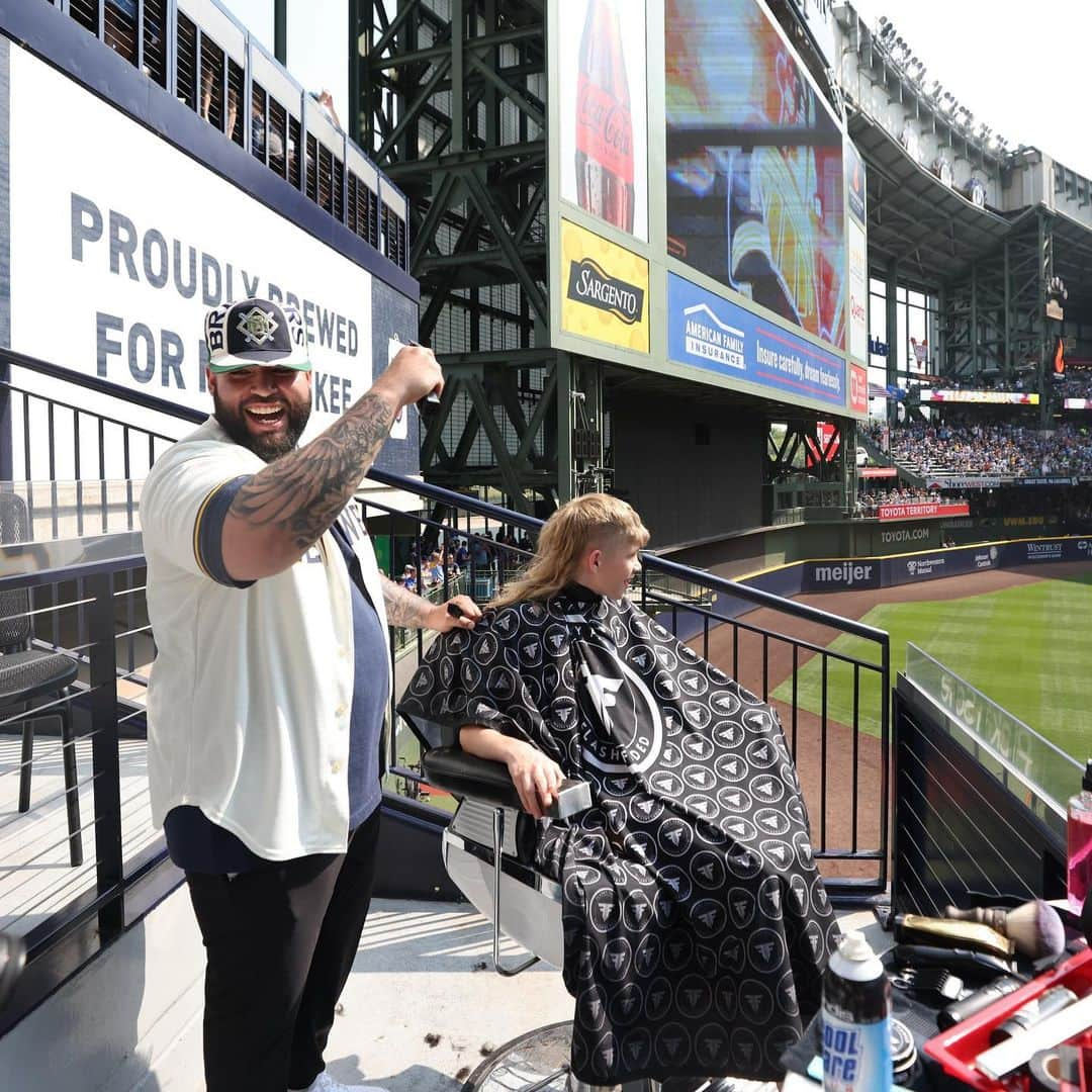 ミルウォーキー・ブルワーズさんのインスタグラム写真 - (ミルウォーキー・ブルワーズInstagram)「Making a name for himself AND the mullet.   #ThisIsMyCrew」6月18日 6時27分 - brewers