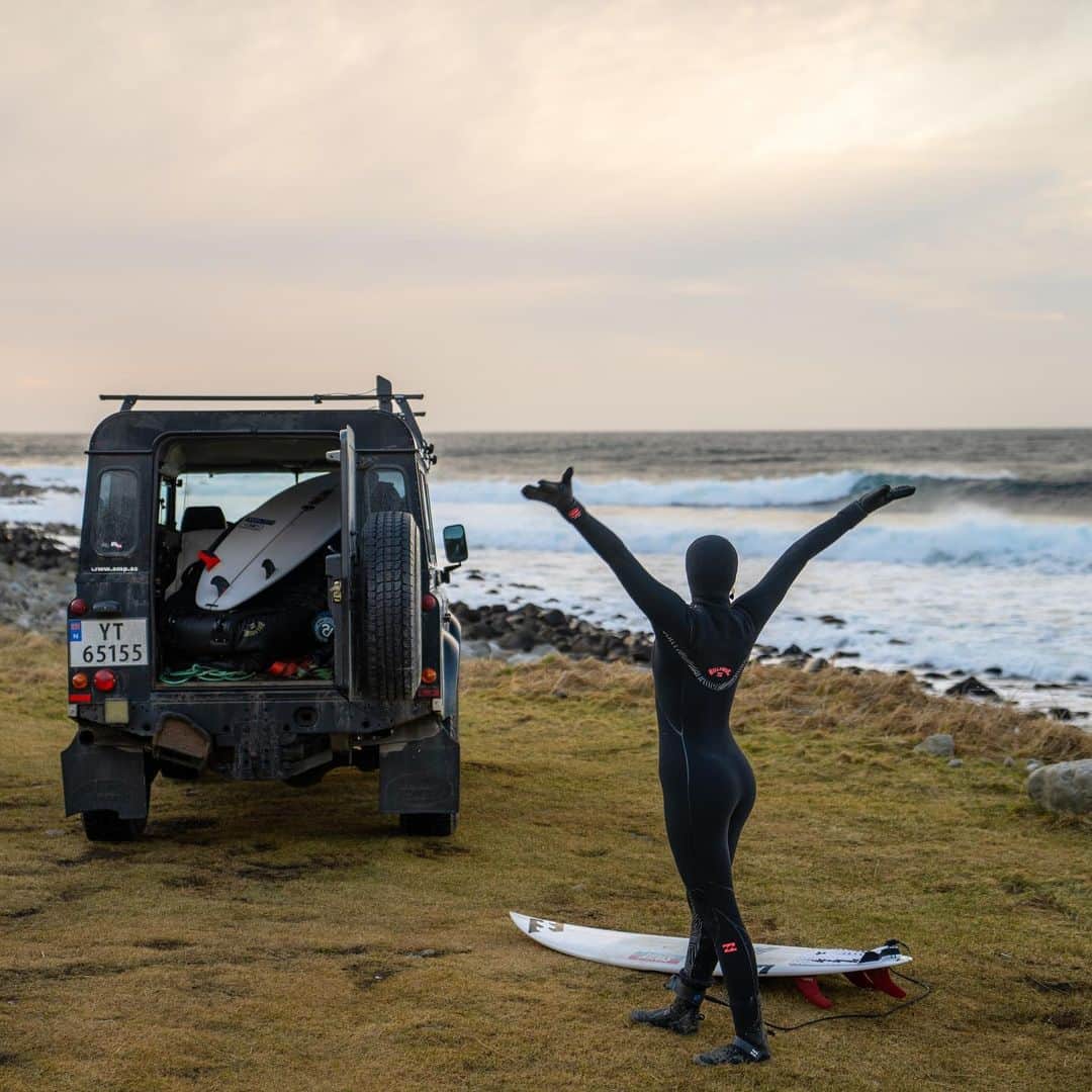 Luana Silvaさんのインスタグラム写真 - (Luana SilvaInstagram)「For the love of Surfing. Anywhere, Any condition. 💙 Happy Surf Day.」6月18日 6時37分 - luanasilva__