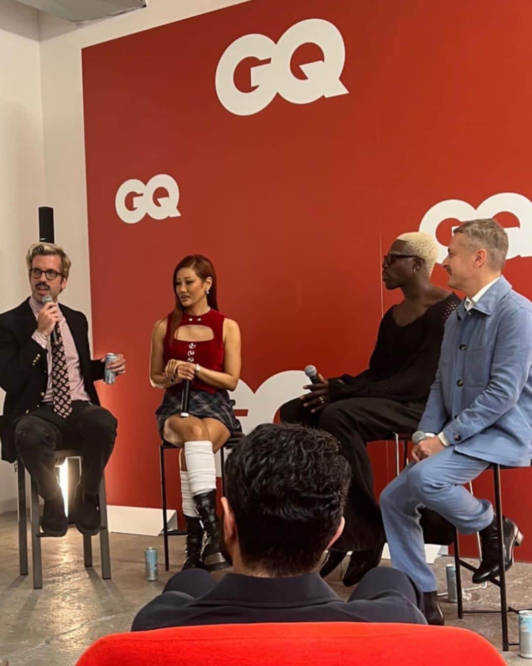 YOONさんのインスタグラム写真 - (YOONInstagram)「Half day w/ @GQ in Milan. Started panel talk w/ @willwelch @moses @federico_sarica on topics of where the fashion is heading to AI's role in creativity followed by beige power dinner w/ @loropiana and #JeremyStrong 🖤🌹  Next stop Paris 🦋  #GQ #gqitalia #succession #loropiana #quietluxury #milan #artificialintelligence #ai #creativity」6月18日 6時48分 - yoon_ambush