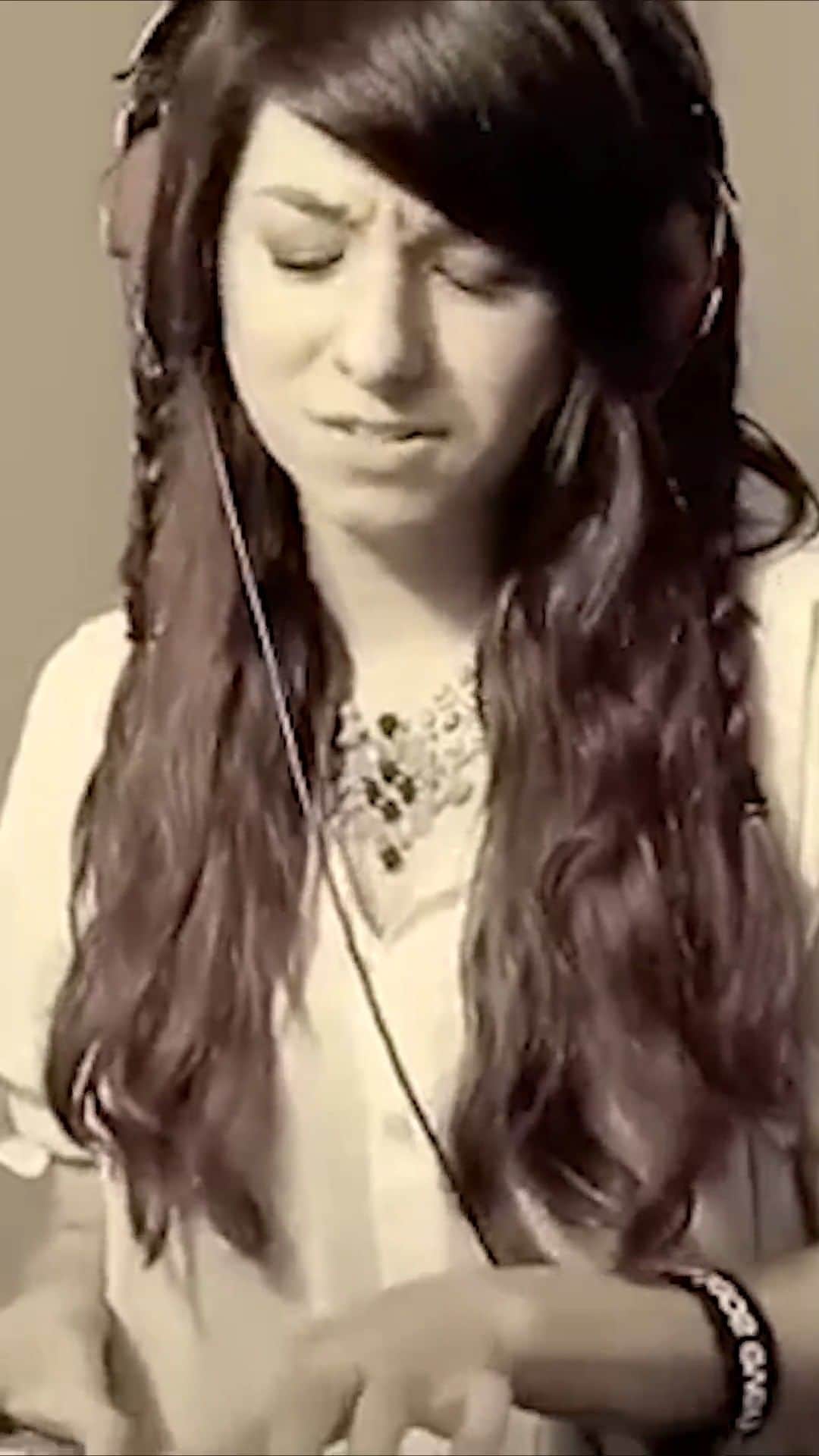 クリスティーナ・グリミーのインスタグラム：「We are still in our Find Me era this weekend! #RememberingChristinaGrimmie and her chilling stripped version of Find Me! 💚」