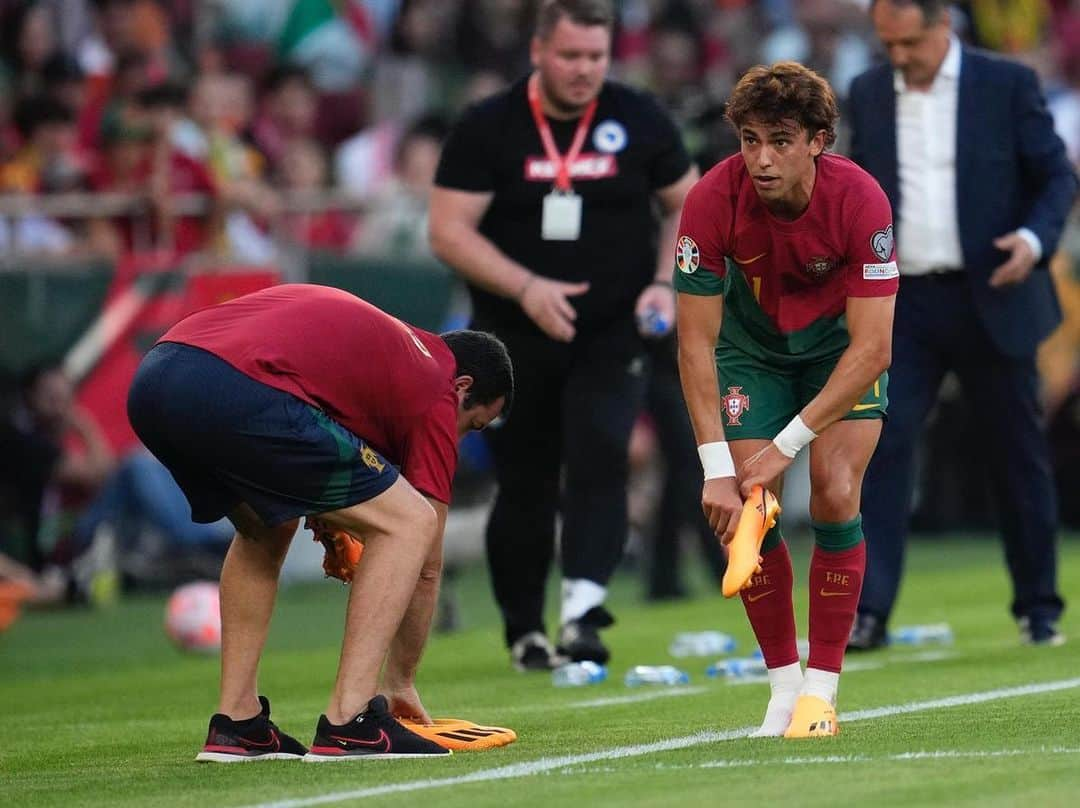 ジョアン・フェリックスのインスタグラム：「Que bom estar de volta a representar o país 🇵🇹❤️ Terça feira há mais 💪🏽」