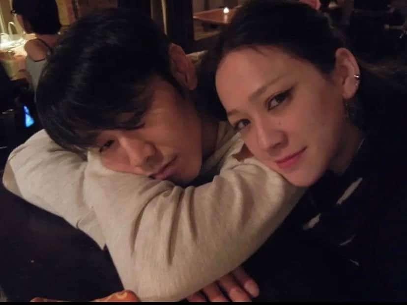 小林尊のインスタグラム：「She used to like taking pictures like this.  Now I’m beginning to love this kind of picture. こっちがヘトヘトなときに写真を撮りだかってばかりいた時期の @maggiechatter  いまごろ、その写真が好きになってきた。」