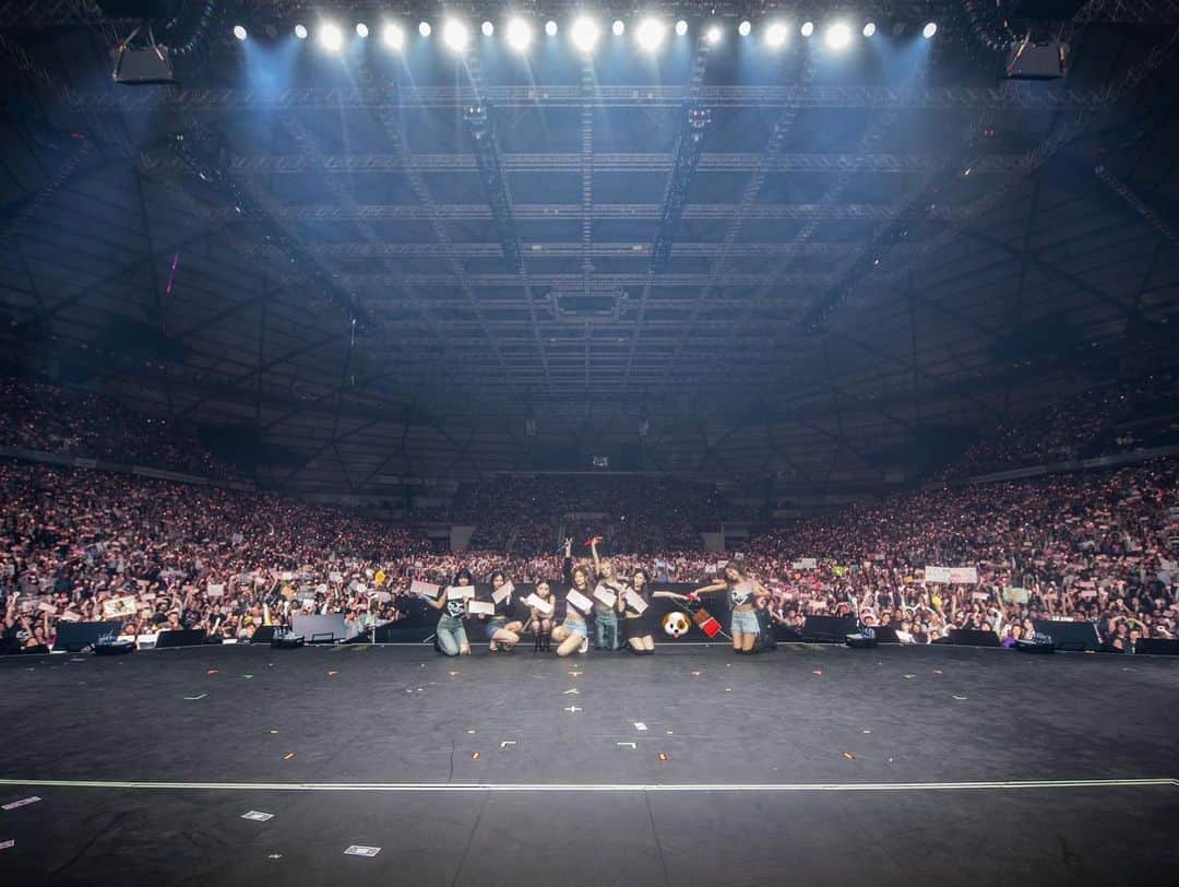 TWICEさんのインスタグラム写真 - (TWICEInstagram)「TWICE 5TH WORLD TOUR 'READY TO BE' IN #SEATTLE  Felt like cupids alive thanks to our Seattle ONCEs 👼💘  Thank you for your overwhelming LOVE 🫶  #TWICE #트와이스 #READYTOBE #TWICE_5TH_WORLD_TOUR」6月17日 22時59分 - twicenews