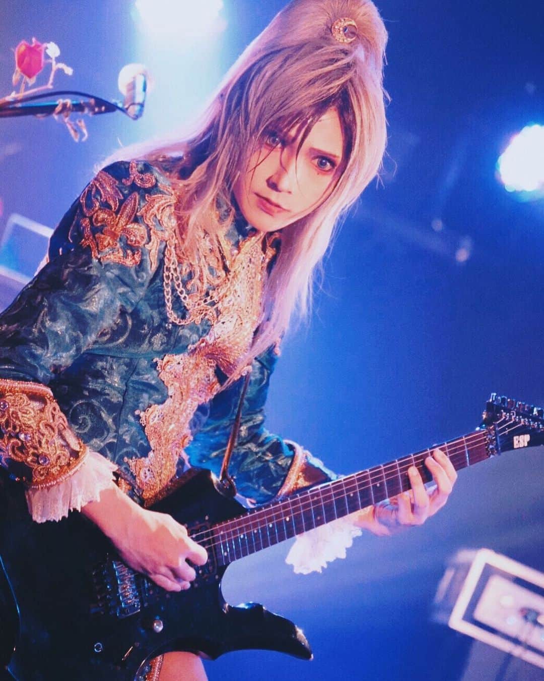 TERUのインスタグラム：「『 #Versailles Live Tour "Varoque" 2023  〜華麗なる様式美の逆鱗〜』5本め名古屋公演でした！(。・_・。)/🌹 今日も激アツ最高でした！！みんなも素敵だったよ！明日の大阪も楽しみー！🔥」