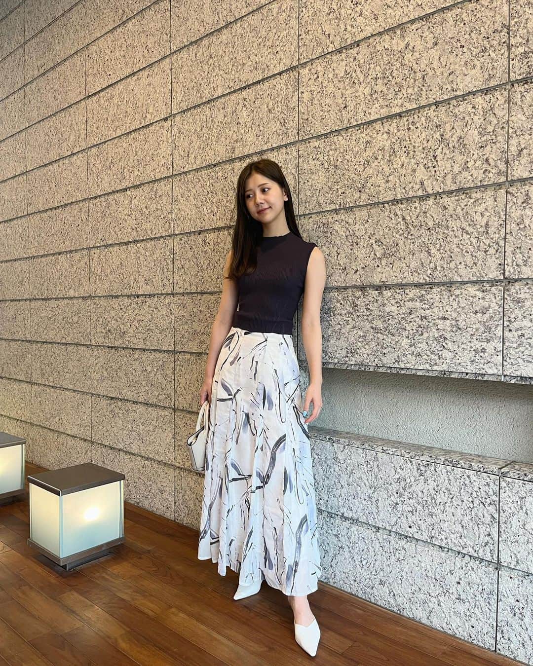 のインスタグラム：「＊ たまに柄物履きたくなる🫧 後ろも可愛いのよ♡  #mercuryduo #grl #夏服  #マーキュリーデュオ #グレイル」