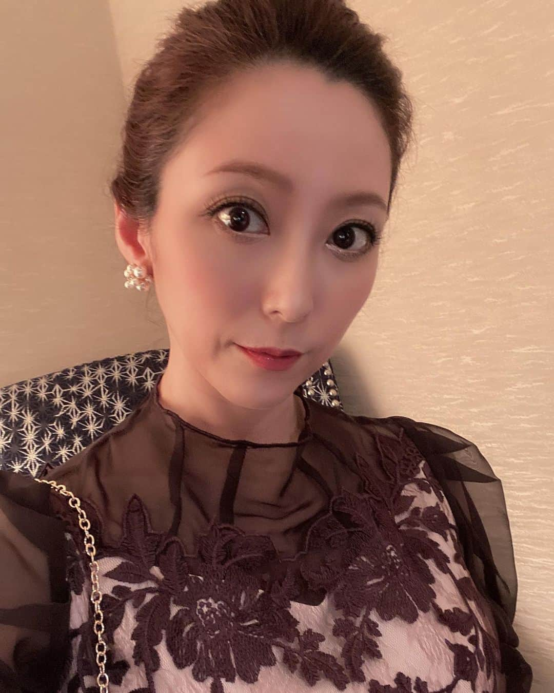 白木優子のインスタグラム：「今日は素敵な結婚式に出席させていただきました。 支え合うっていいなぁ…」