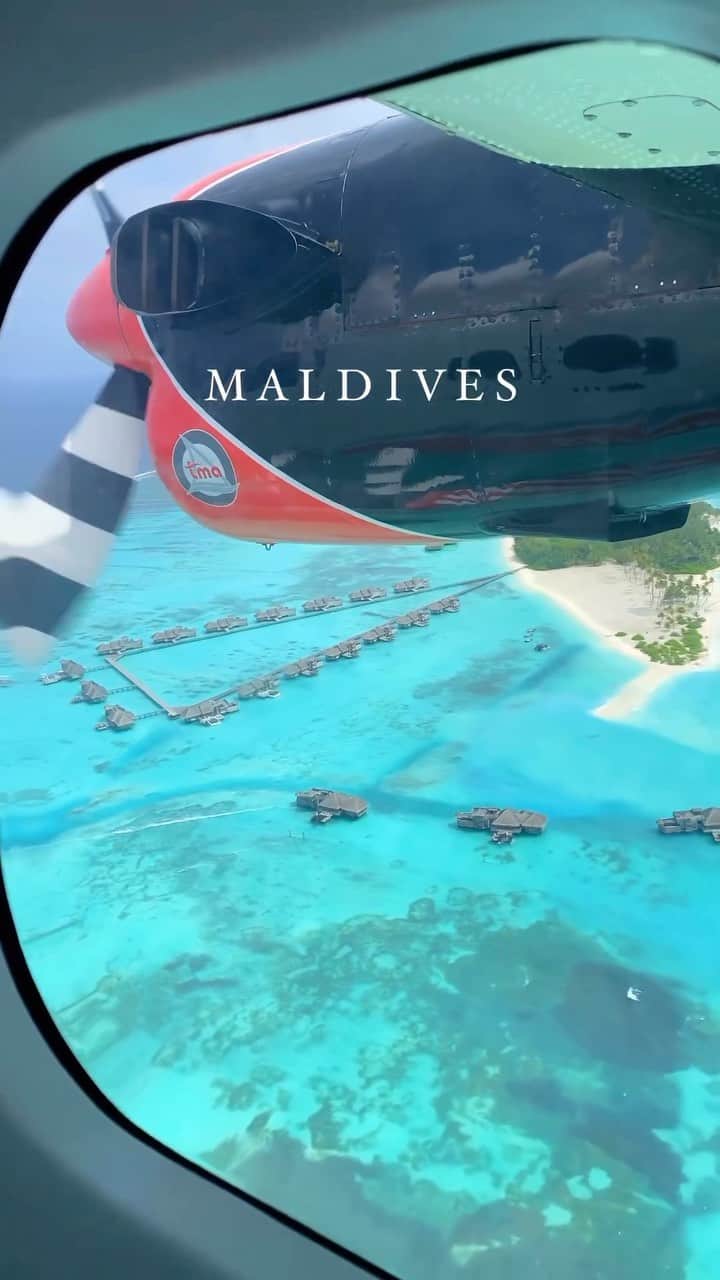 bestvacationsのインスタグラム：「Tag someone you would bring here🥂 Maldives 🇲🇻 by @momentsofgregory #BestVacations  #maldives #globehotels #beautifulhotels #hotelsandresorts #luxuryvacations #best_worldplaces #luxuryworldtraveler #vacations #travelandleisure #wonderful_places #uniquehotels #tasteinhotels #living_hotels #discover_hotels #topworldhotel #luxuryresorts #beachesnresorts」