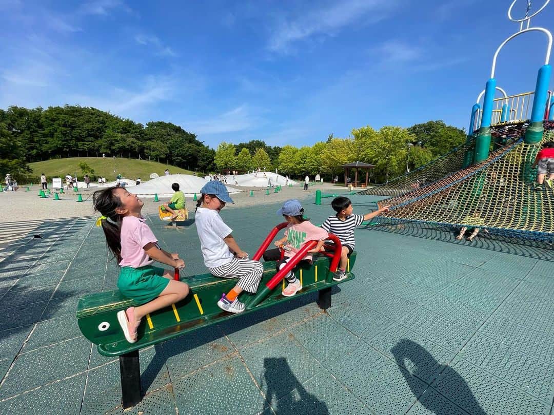 中村明花さんのインスタグラム写真 - (中村明花Instagram)「. 群馬のお友達たちと公園に行こうと話していたら、埼玉のお友達が群馬に遊びに来てくれる事になったので公園で合流🫶 . 夜帰るという事で、せっかく来てくれるなら丸1日楽しい事したいなと思い、 #観音山ファミリーパーク でたっぷり遊んだ後は、 子供たちが楽しめる場所で食事をしようかと #伝蔵 （問屋町店）へ。 オモチャも完備の広いキッズルーム付き個室があるので子供たちも楽しめるし大人もゆっくり話せるんです🫶 . ご飯の後は、天然温泉 #湯都里 へ♨️ 群馬はそこら中に温泉があるけど、湯都里の貸し切り風呂には露天風呂と内風呂の２つのお風呂があるところが好き♡ . 群馬に遊びに来てくれるみんなが群馬好きになって帰ってくれるのが嬉しい☺️ （私もまだ群馬歴1年半ですが群馬愛があるもんで） . お友達のおかげで私も充実した1日になりました💛 . . #遊びに来てくれて嬉しい⛰️ #いつも友達を受け入れてくれるママ友達に感謝 #帰りが寂しくなるくらい子供たちも仲良しに🥹 #またすぐ待ってます♡ . #群馬生活」6月17日 23時28分 - sayaka_nakamura3