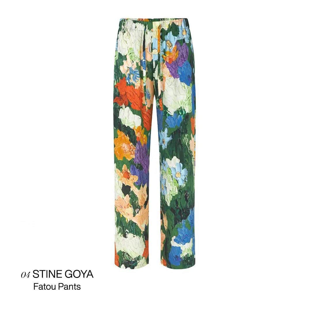 ShopBAZAARさんのインスタグラム写真 - (ShopBAZAARInstagram)「As much as we love skirts, floral pants have a certain je ne sais quoi that’s more dramatic and statement-making. From our June/July issue, the trend you need to shop now are printed trousers, cargo styles, and palazzo pants in full bloom. Click to shop and find even more at the link in our bio. #SHOPBAZAAR」6月17日 23時28分 - shopbazaar