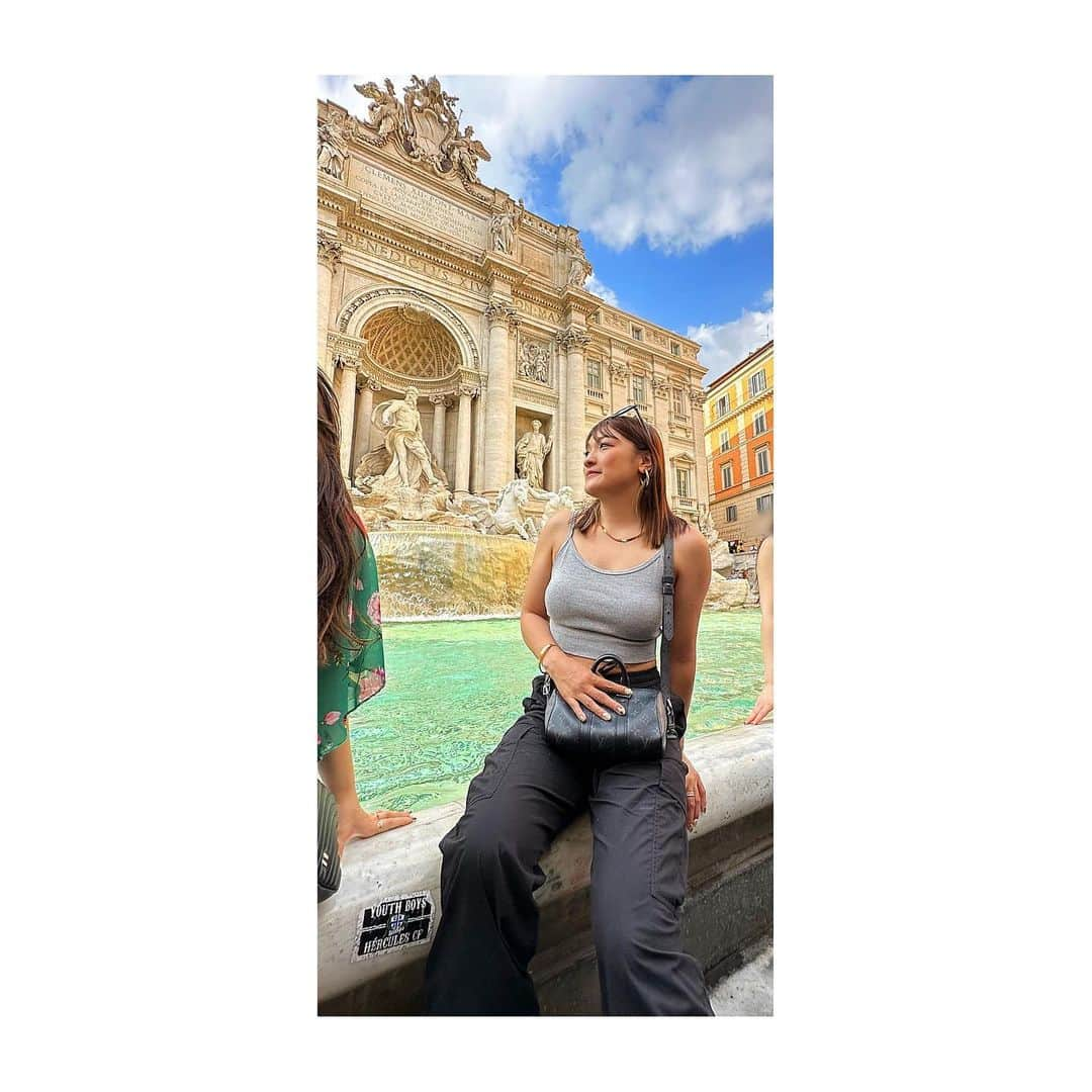 RENA（久保田玲奈）のインスタグラム：「トレビの泉、真実の口、スペイン広場✨  イタリア素敵🇮🇹  #italia  #Roma #trevifountain #spainsquare #mouthoftruth #イタリア #ローマ #トレビの泉 #スペイン広場 #真実の口」