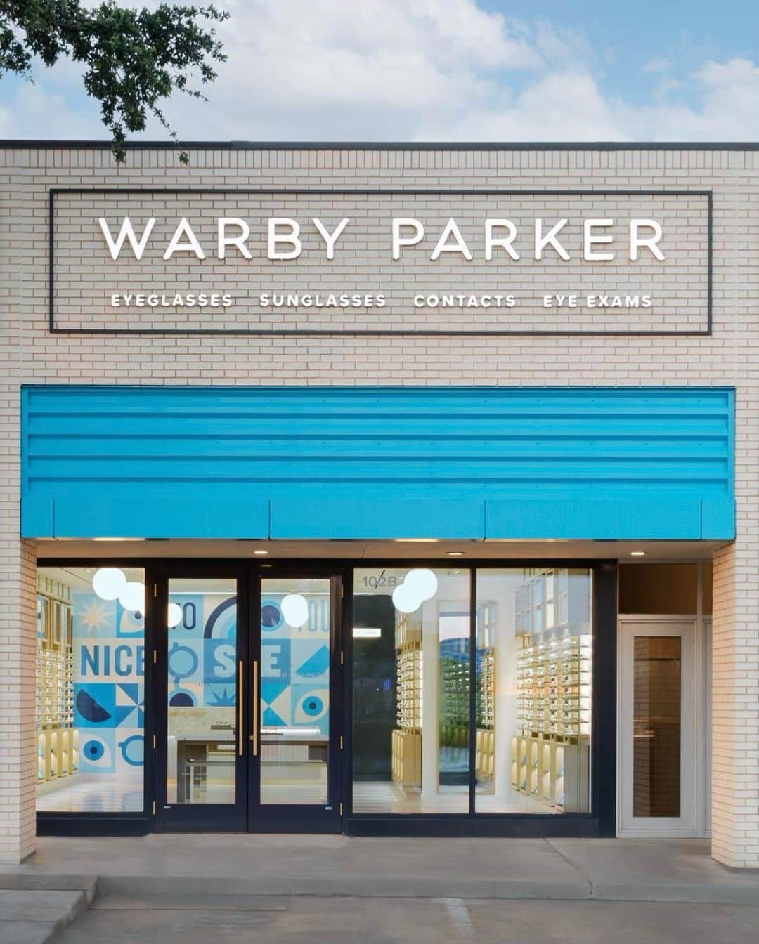 Warby Parkerさんのインスタグラム写真 - (Warby ParkerInstagram)「POV: It’s triple-digit temperatures outside, but then you see these storefronts beckoning you into the A/C 🥵  Special shout out to our friends in Texas ⤵️ 📍Henderson Ave. in Dallas 📍Highland Village in Houston 📍Central Park in Austin 📍Baybrook in Friendswood 📍Domain Northside in Austin 📍Prestonwood Place in Addison」6月17日 23時38分 - warbyparker