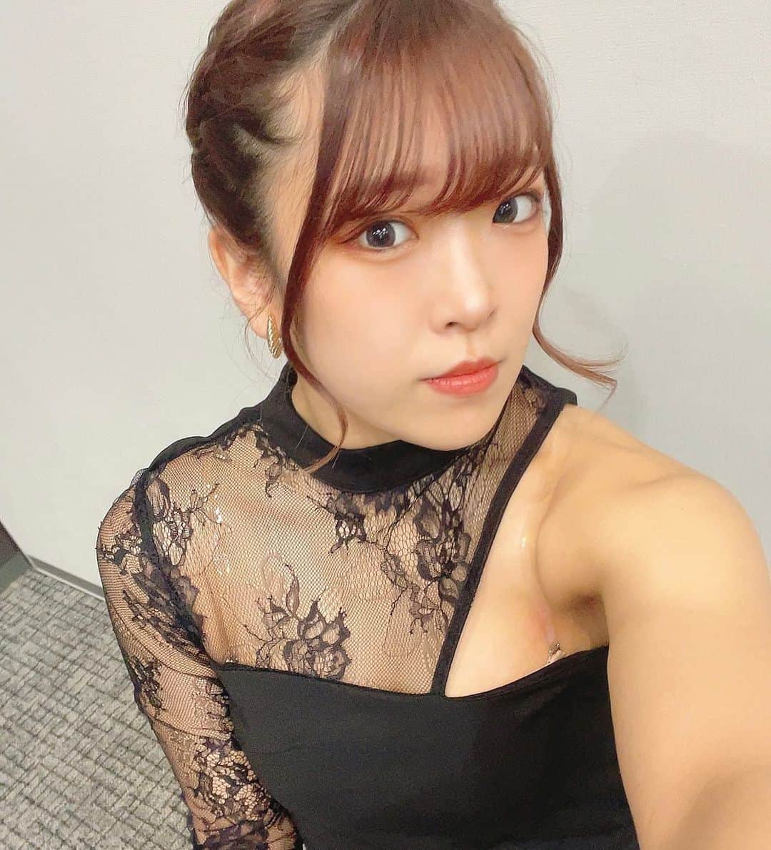 あずみさんのインスタグラム写真 - (あずみInstagram)「撮影会thank you♡  サイン会も待ってるよんっ!!!  ・  ・   #stardom #スターダム  #プロレス  #ヘアアレンジ  #黒ドレス」6月17日 23時49分 - stardom_azm