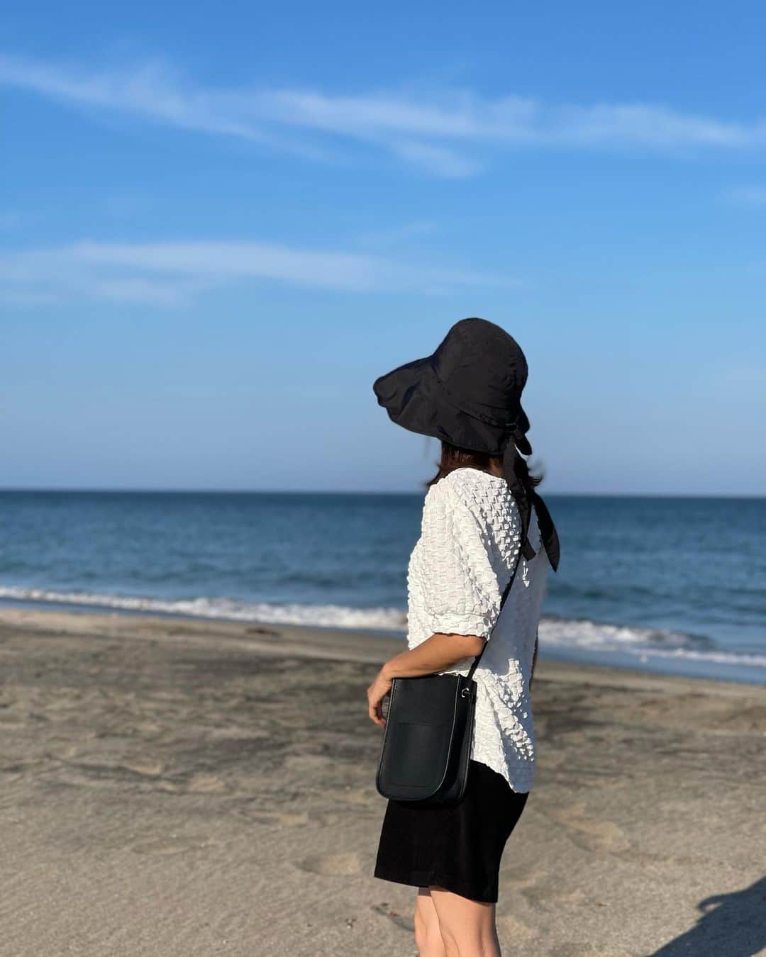 木本泉さんのインスタグラム写真 - (木本泉Instagram)「- 良いお天気☀️  夕方に海辺をお散歩🌊 日も長いので時間感覚が分からなくなりますw 気付いたら１８時🌙  明日もお天気みたいなので、皆様良い週末を✨」6月17日 23時44分 - izumikimoto