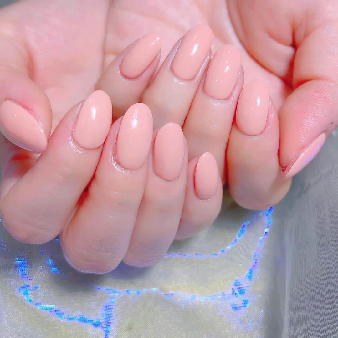 なかやまちえこのインスタグラム：「おこだわりのワンカラーネイル💅⠀ ⠀ @kyarypappa ちゃん⠀ カラージェルを5つくらい混ぜました！！⠀ ⠀ @aby_sharenail ⠀ #nail #nails #nailart #ネイル #美甲 #ネイルアート  #japanesenailart #manucure #japanesenails #manicurist #gelnails #أظافر #네일아트 #미용  #เพ้นท์เล็บ #artedeuñas #เพ้นท์เล็บเจล #ジェルネイルデザイン #ネイルデザイン #nagelkunst #ワンカラーネイル」
