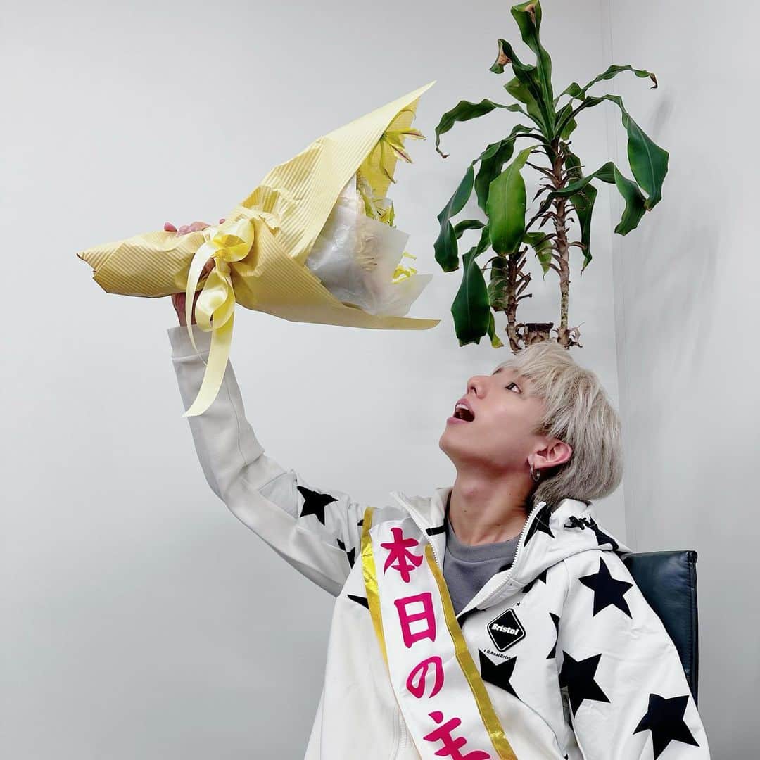 OWVオフィシャルのインスタグラム：「⁡ どうも本日の主役でした🫡💐 ⁡ #HappyShutaDay #UranoShuta #浦野秀太 #OWV」