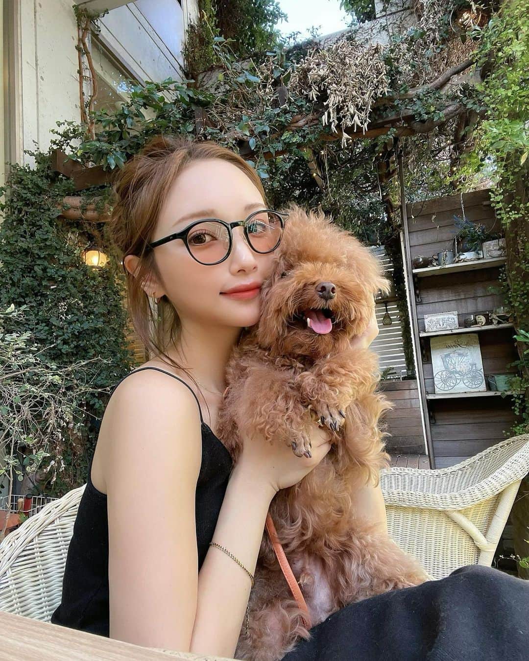 Rinaのインスタグラム：「ずっとテラス席だった日🐶🍃」