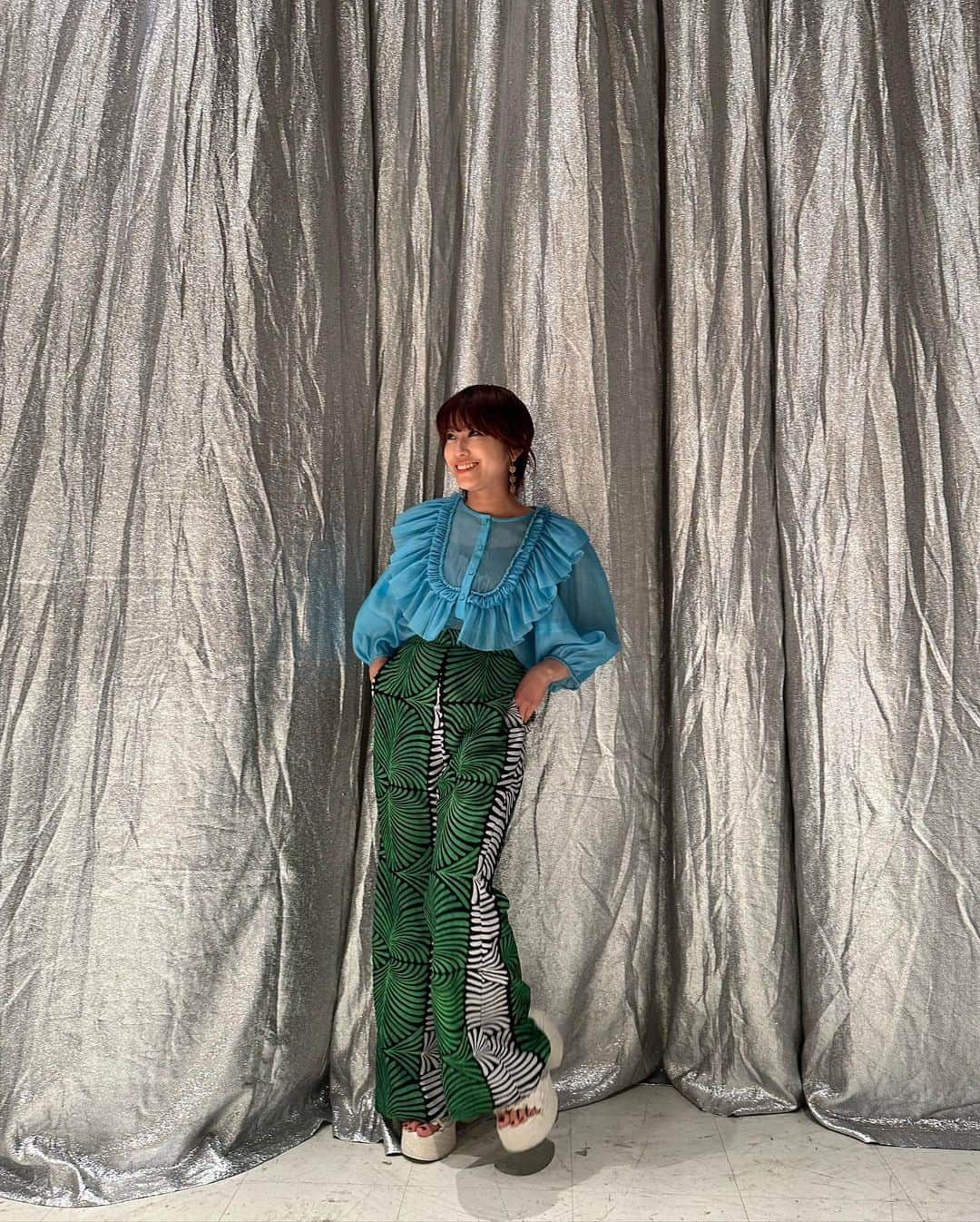 IMALUのインスタグラム：「オオカミ少年 #ハマダ歌謡祭 見てくれた皆さんありがとうございました〜  みんなで楽しく歌って盛り上がって、超楽しく平和な収録でした👋✨  👗 @miki_azoi  💄 @hairmakeup_mayu」