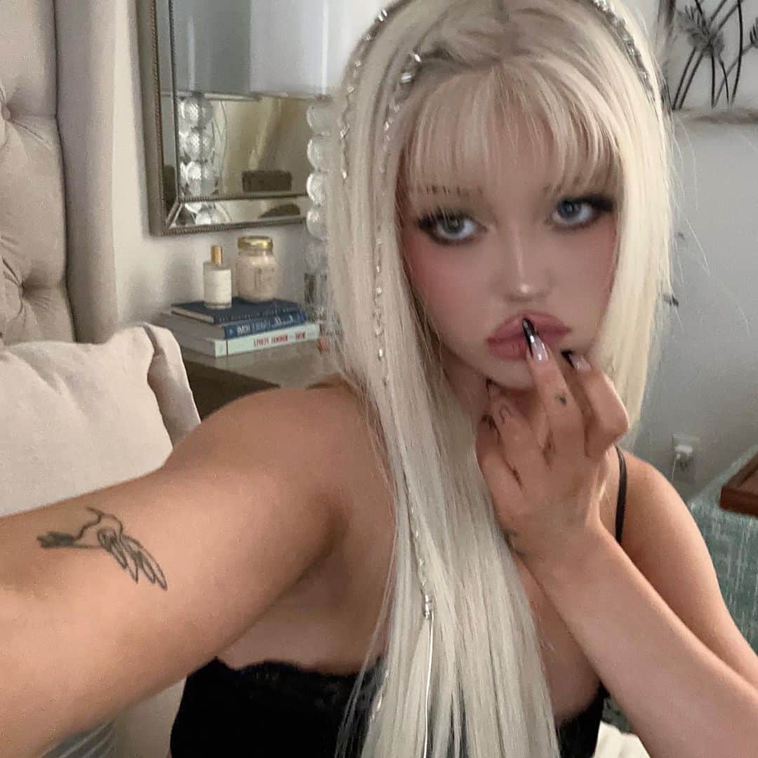 ローレン・グレイのインスタグラム：「coming soon」