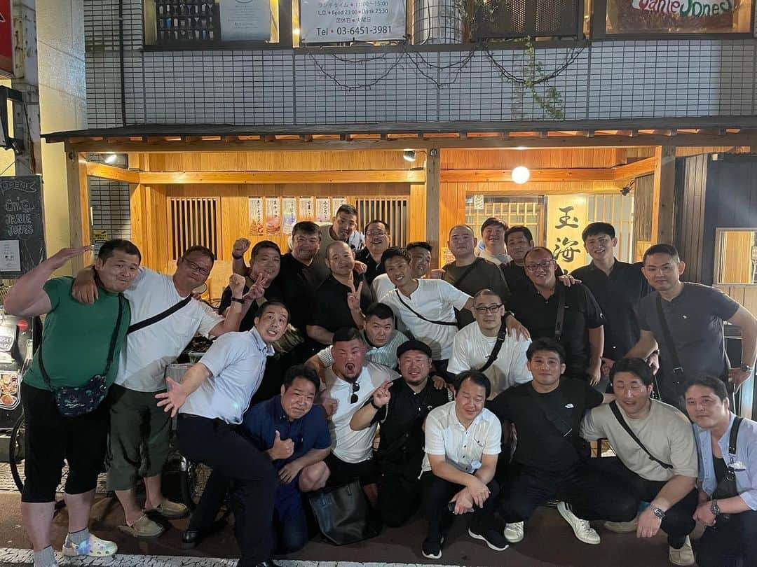 吉田秀彦のインスタグラム：「明治大学時代の教え子達と20年振りに飲み！ 素直に嬉しかった〜！ 皆んなありがとう‼️  #明治大学柔道部」
