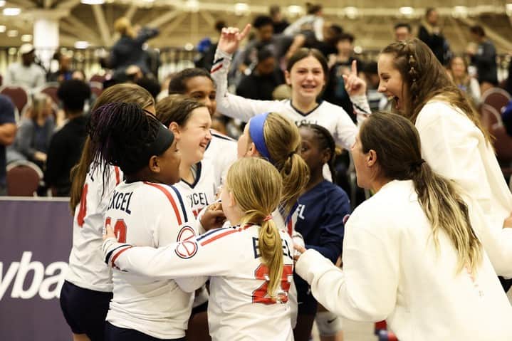 USA Volleyballさんのインスタグラム写真 - (USA VolleyballInstagram)「Our first champion has been crowned! EXCEL 11 Red won the 11 National title on Friday at the 2023 Girls Junior National Championship. @excel_vbc defeated Elevation 11 Dawn in the final. Congrats to all the teams for a great tournament!  Story and video highlights at 🔗 in bio.  Photos by Texas Star」6月18日 0時57分 - usavolleyball