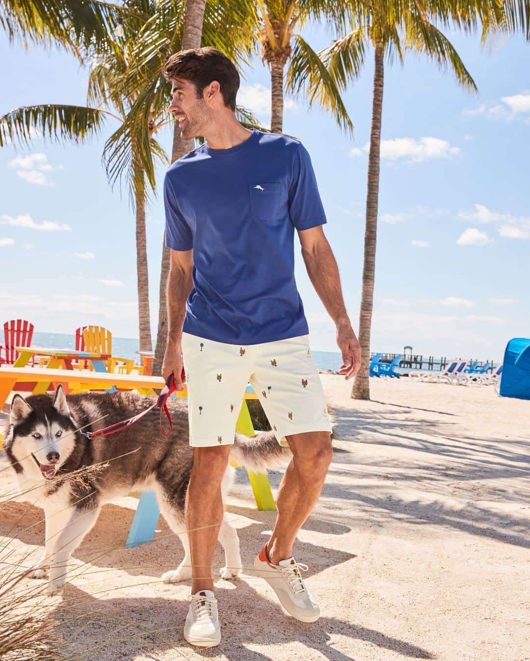トミー バハマのインスタグラム：「In the dog days of summer, a great pair of #shorts is every man's best friend. The party-ready details on this pair deserve closer inspection!」