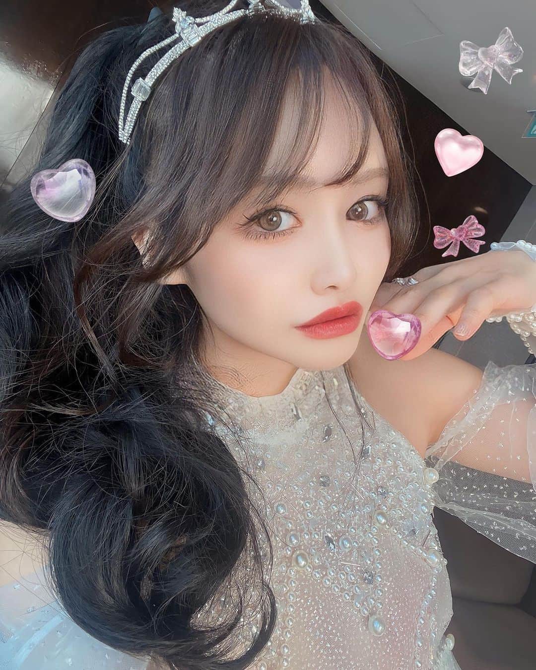 餃子のりさちゃんのインスタグラム：「おんなのこはいつまでだってPrincess👸💖に憧れるし、ずーっと夢見てたい。  「こんな歳なのにこんな服着て恥ずかしい」とか「こんな髪型して」とか誰の目も気にせず自分のしたい格好をして、めいいっぱいおんなのこたのしむ🎀💖  #Princess　#👸」