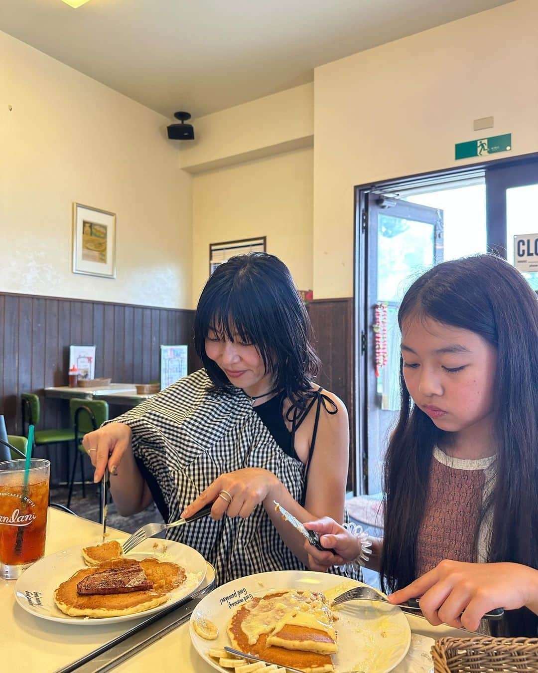 簑島三佳さんのインスタグラム写真 - (簑島三佳Instagram)「今回もまた来たよ大好きな『panilani』🥞  その後は『ナゴパイナップルパーク』🍍  民謡居酒屋も毎度行っちゃう  coordinate all @honeymihoney_official   #HONEYMIHONEY  #沖縄　#沖縄グルメ #沖縄パンケーキ　 #panilani #パニラニ　 #ナゴパイナップルパーク #恐竜のクオリティ高すぎ」6月18日 2時12分 - minoshimamika