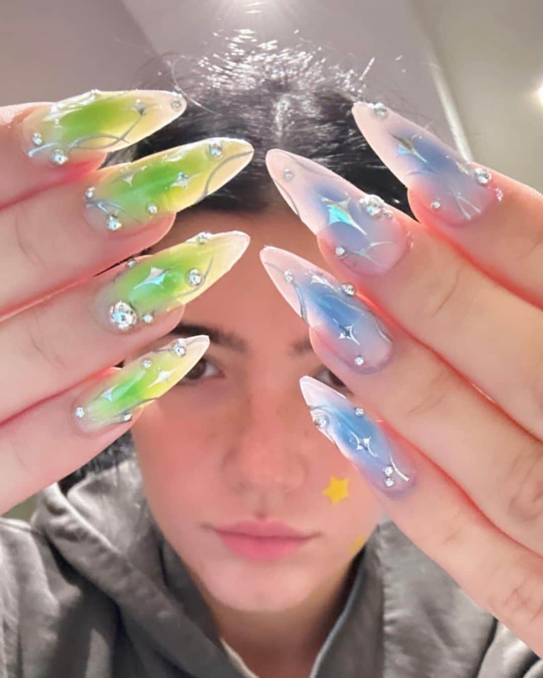 Britney TOKYOのインスタグラム：「✨🪐💫 @charlidamelio   #y2kvibes #nailart #charlidamelio #charlidamelionails #britneytokyo」