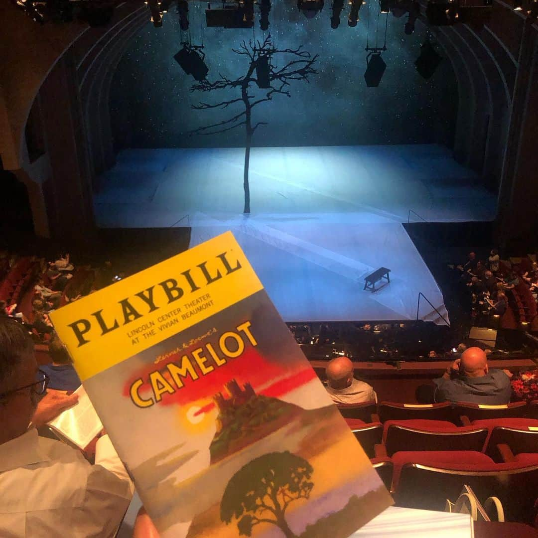 岡田育のインスタグラム：「Even the intermission was beautifully done. @camelotbway  #camelotbway  #キャメロット #broadwaymusical」