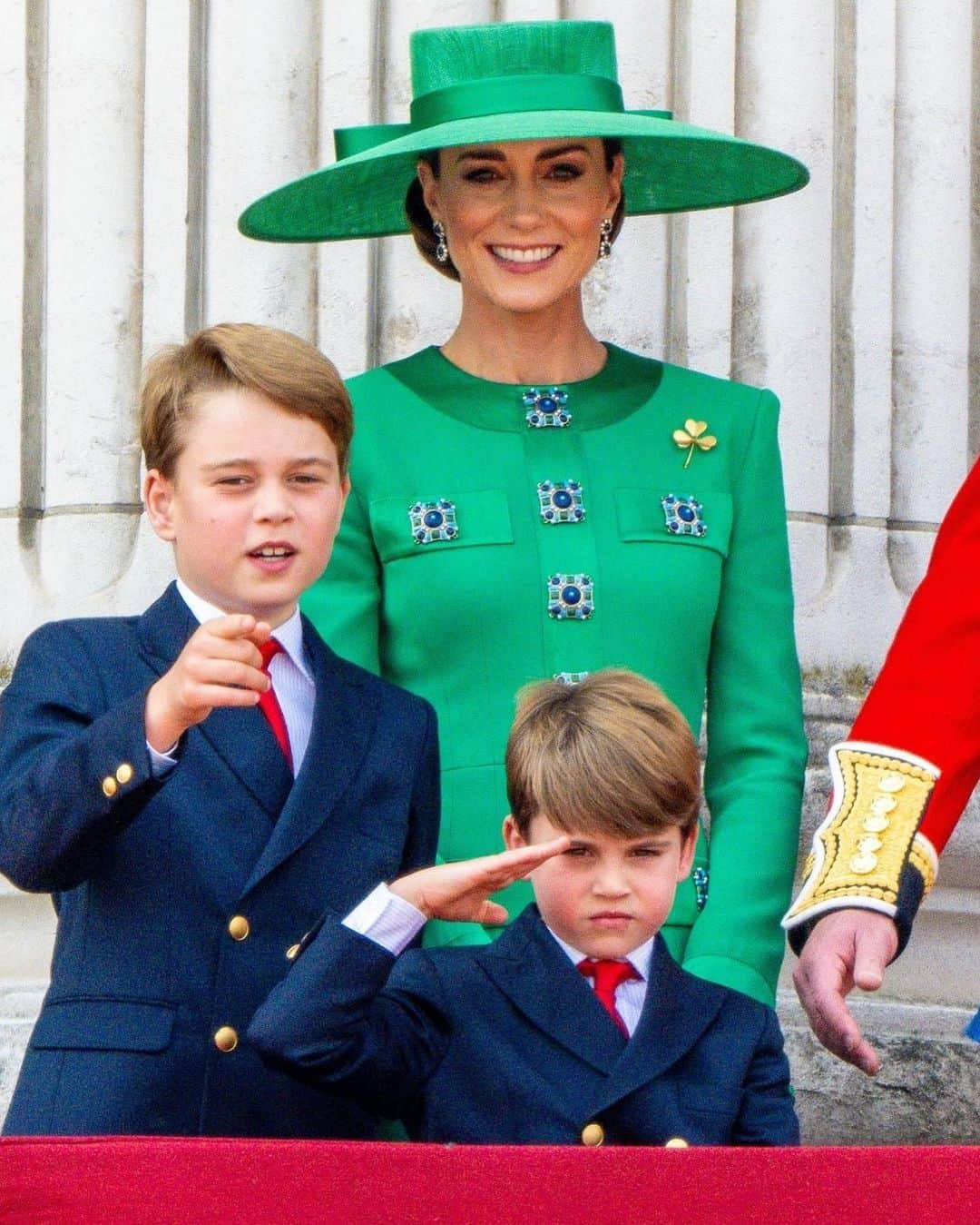 Just Jaredさんのインスタグラム写真 - (Just JaredInstagram)「Prince Louis stole the show with his adorable & hilarious facial expressions at the 2023 Trooping the Colour alongside siblings Prince George & Princess, parents Prince William & Princess Catherine, & grandparents King Charles & Queen Camilla! #PrinceLouis #PrinceGeorge #PrincessCharlotte #PrinceWilliam #PrincessCatherine #KingCharles #QueenCamilla #TroopingTheColour Photos: Backgrid」6月18日 2時24分 - justjared