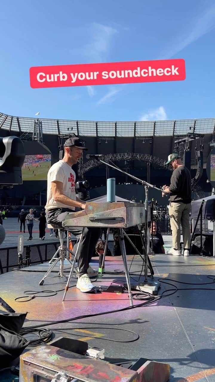 Coldplayのインスタグラム：「Curb your soundcheck… #coldplay #musicofthespheresworldtour #curbyourenthusiasm」